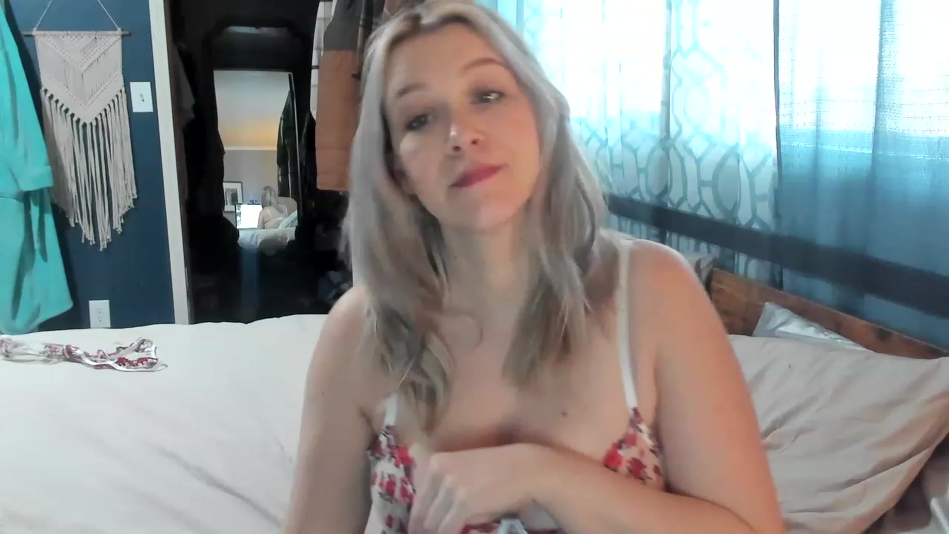 Gallery image thumbnail from ShylaMarie1's myfreecams stream on, 03/21/2023, 17:39 image 19 of 20