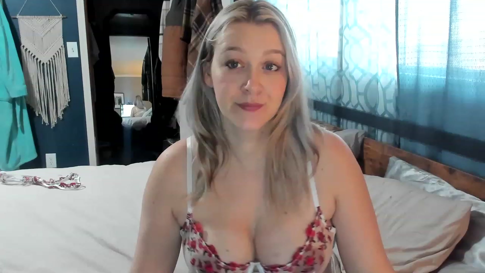 Gallery image thumbnail from ShylaMarie1's myfreecams stream on, 03/21/2023, 17:39 image 9 of 20