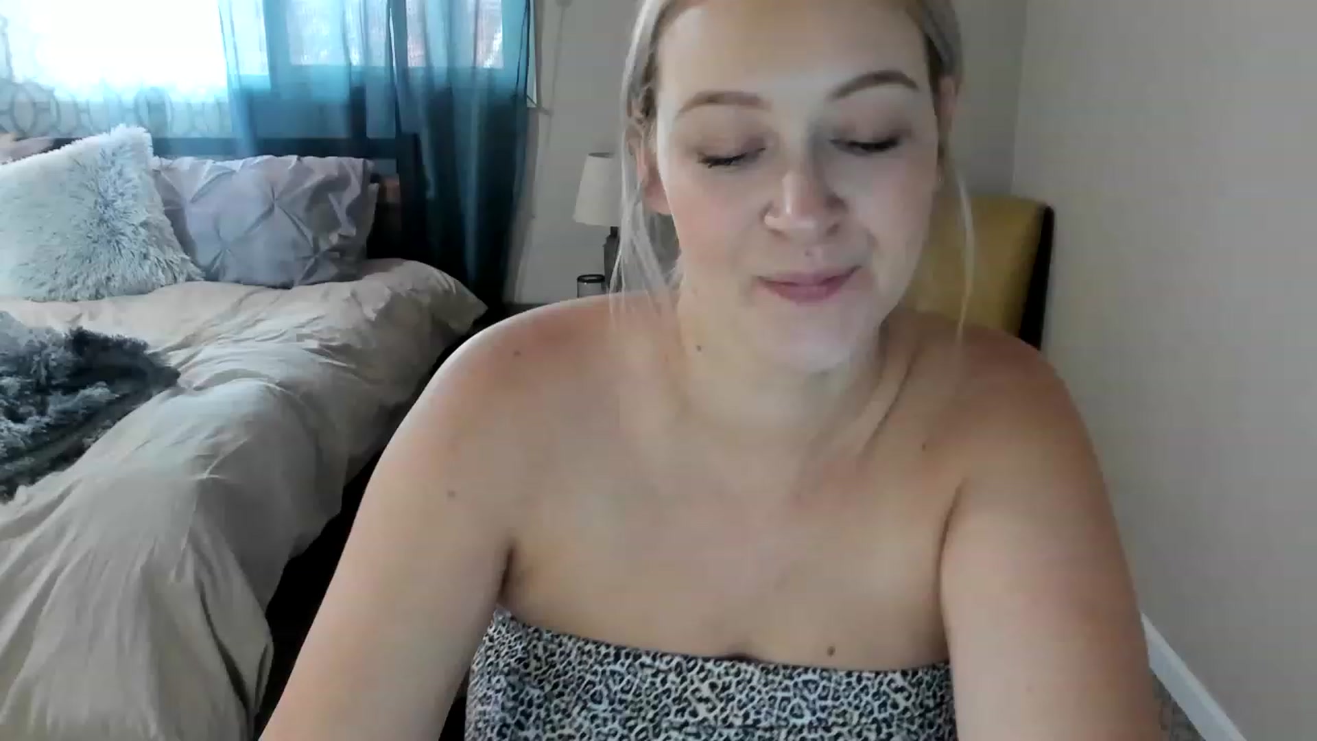 Gallery image thumbnail from ShylaMarie1's myfreecams stream on, 03/27/2023, 17:50 image 5 of 20
