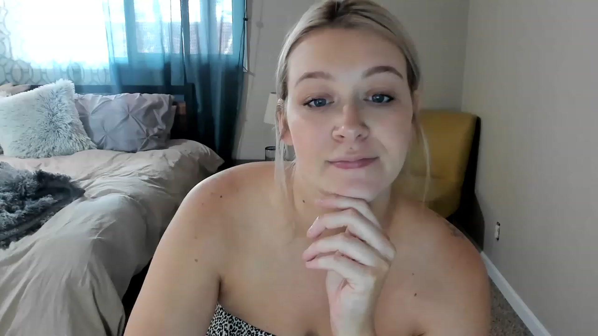 Gallery image thumbnail from ShylaMarie1's myfreecams stream on, 03/27/2023, 17:50 image 1 of 20