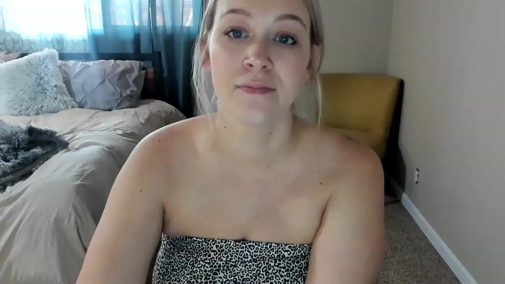 Gallery image thumbnail from ShylaMarie1's myfreecams stream on, 03/27/2023, 17:50 image 10 of 20