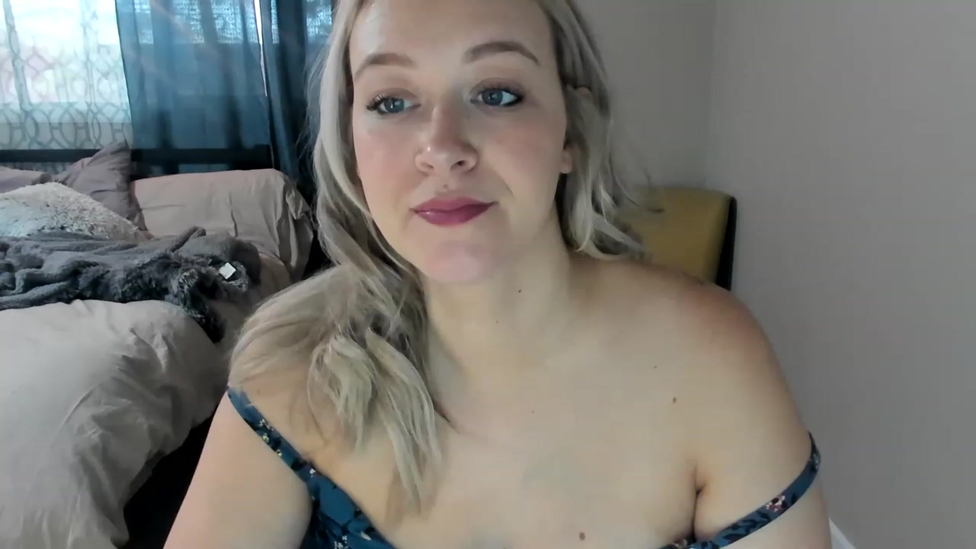 Gallery image thumbnail from ShylaMarie1's myfreecams stream on, 03/28/2023, 16:40 image 5 of 20