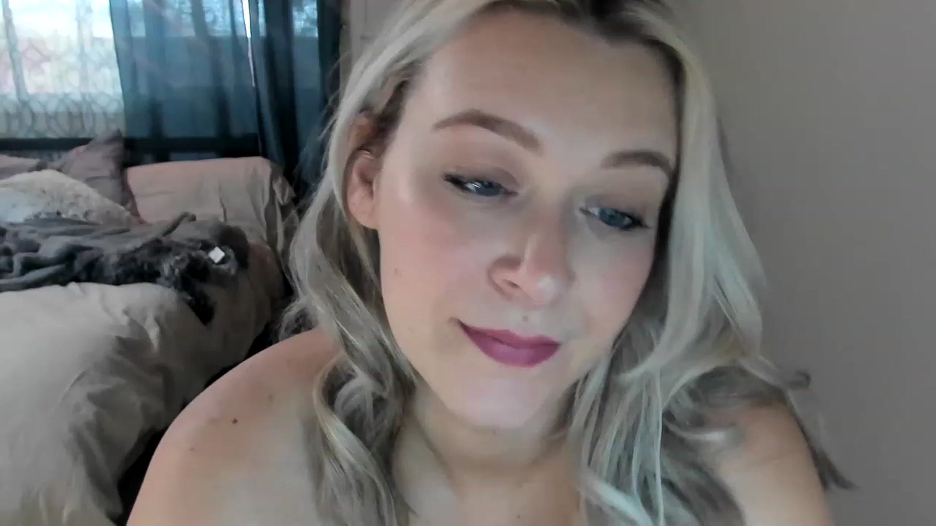 Gallery image thumbnail from ShylaMarie1's myfreecams stream on, 03/28/2023, 16:40 image 2 of 20