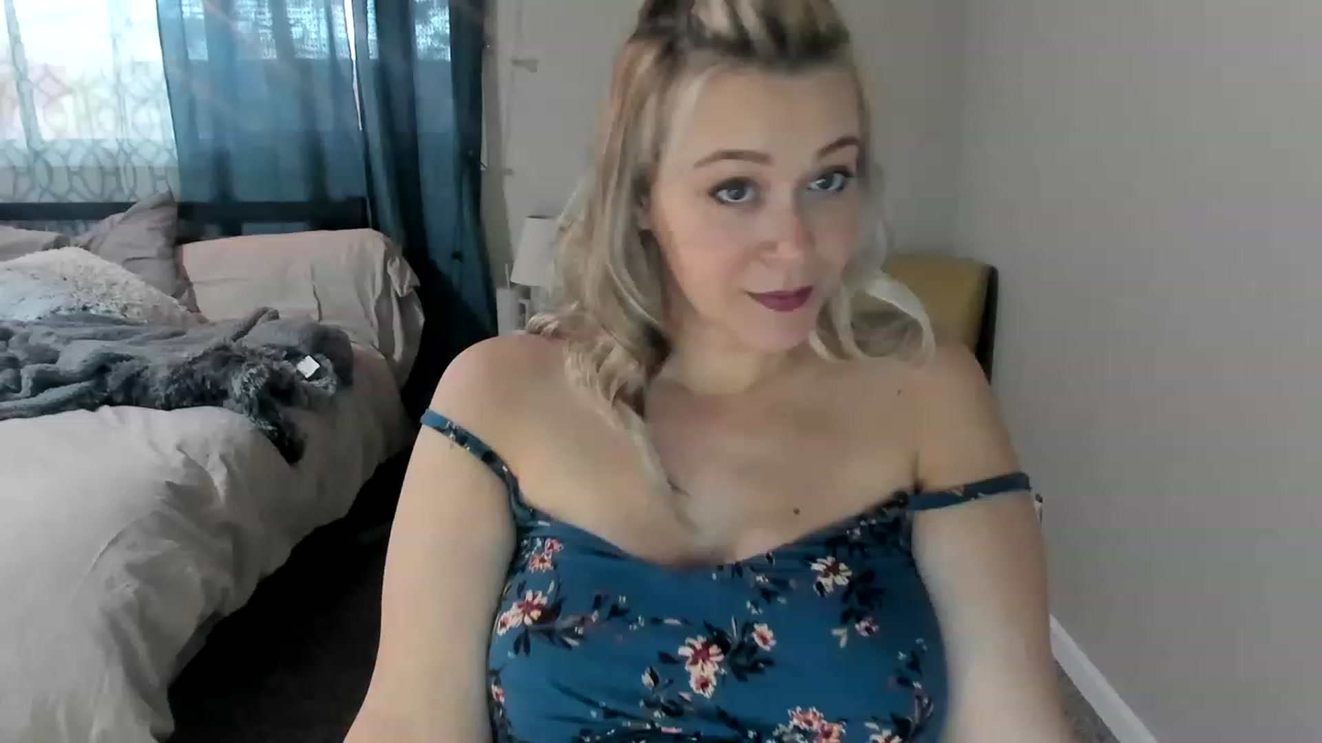 Gallery image thumbnail from ShylaMarie1's myfreecams stream on, 03/28/2023, 16:40 image 10 of 20