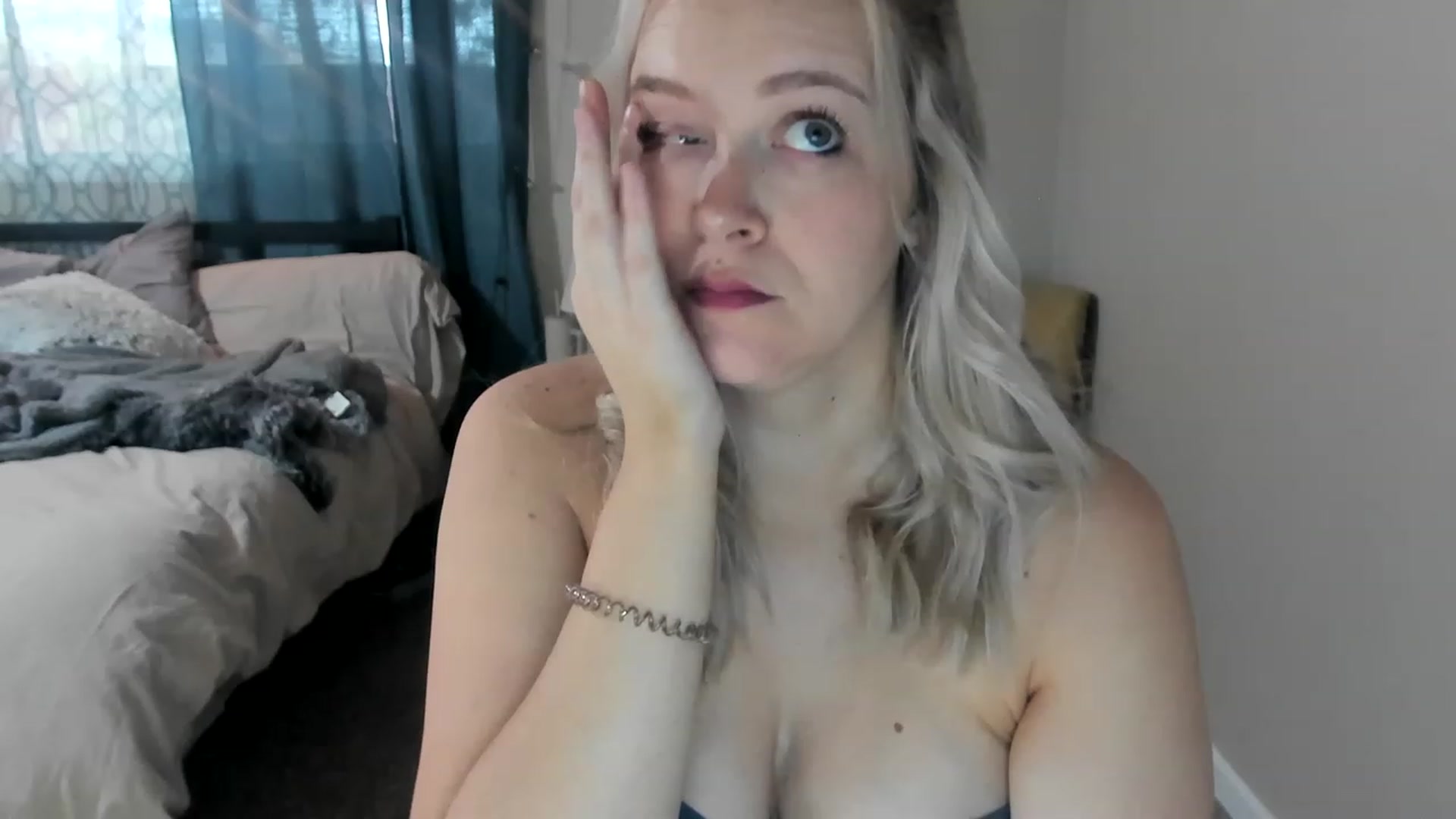 Gallery image thumbnail from ShylaMarie1's myfreecams stream on, 03/28/2023, 16:40 image 19 of 20