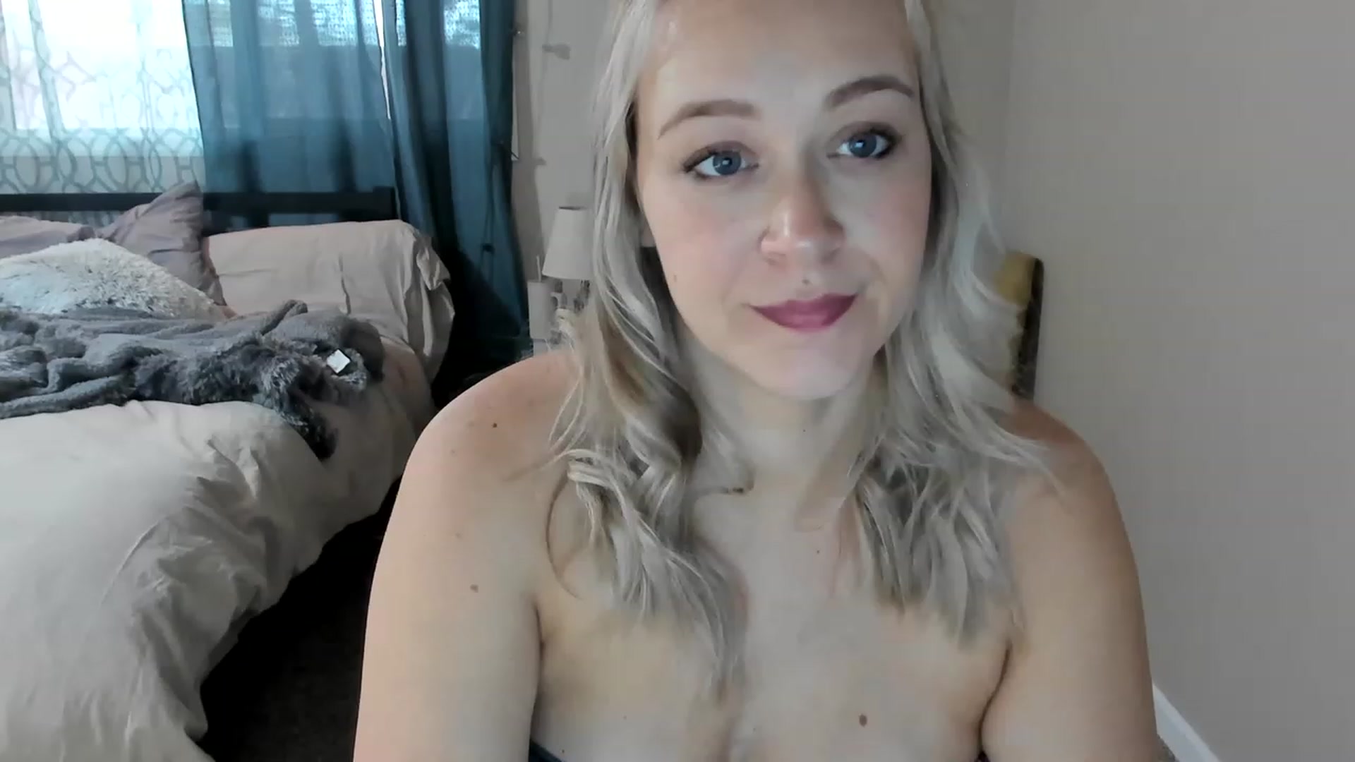 Gallery image thumbnail from ShylaMarie1's myfreecams stream on, 03/28/2023, 17:46 image 14 of 20