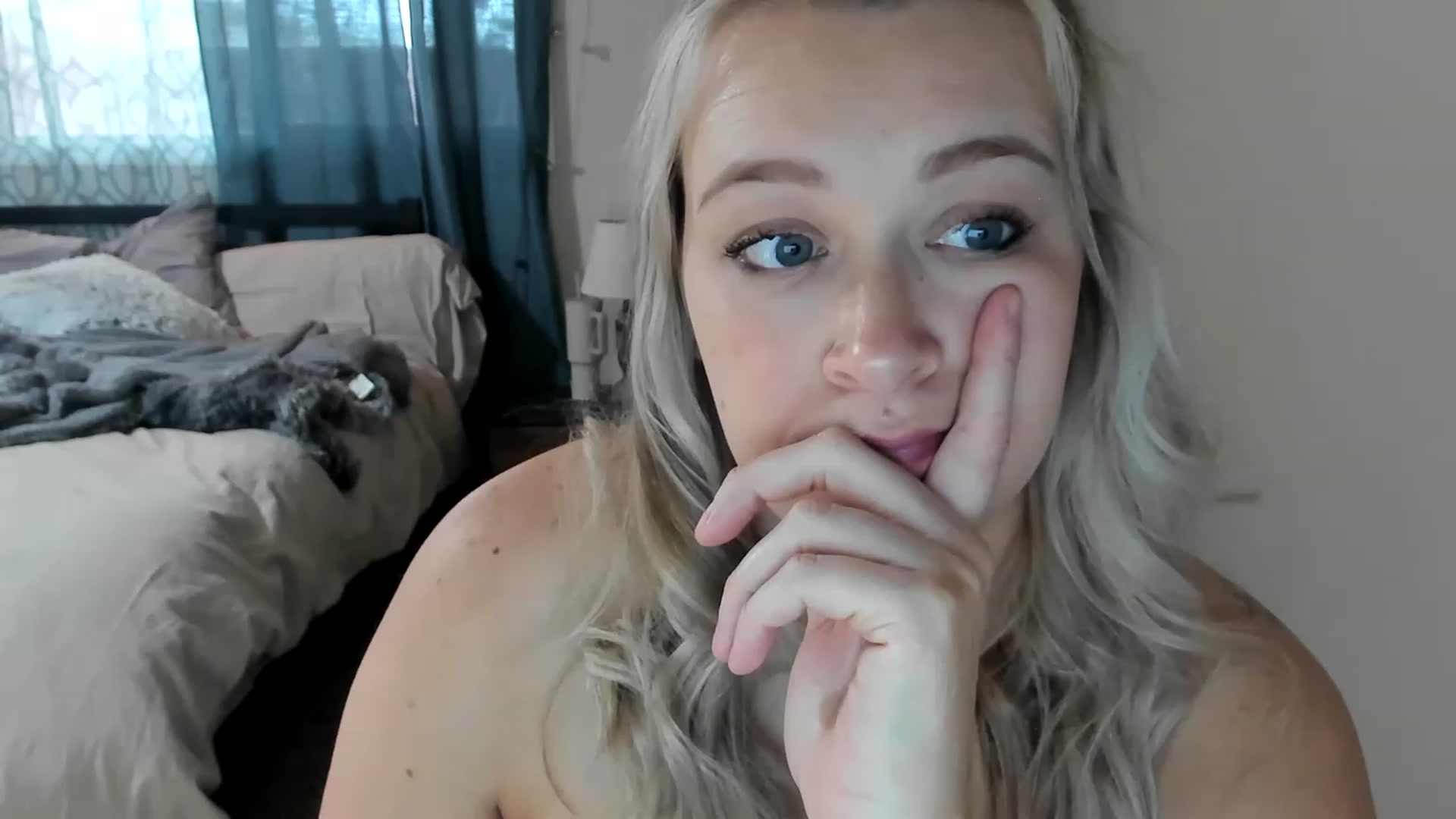 Gallery image thumbnail from ShylaMarie1's myfreecams stream on, 03/28/2023, 17:46 image 13 of 20