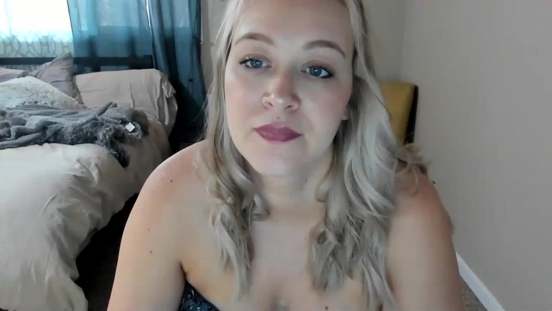 Gallery image thumbnail from ShylaMarie1's myfreecams stream on, 03/28/2023, 18:50 image 18 of 20