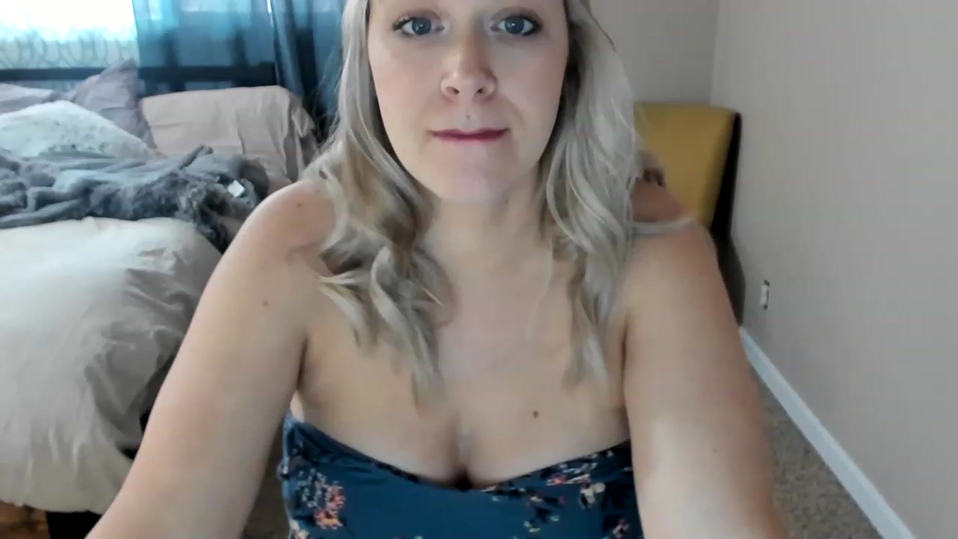Gallery image thumbnail from ShylaMarie1's myfreecams stream on, 03/28/2023, 21:20 image 10 of 20