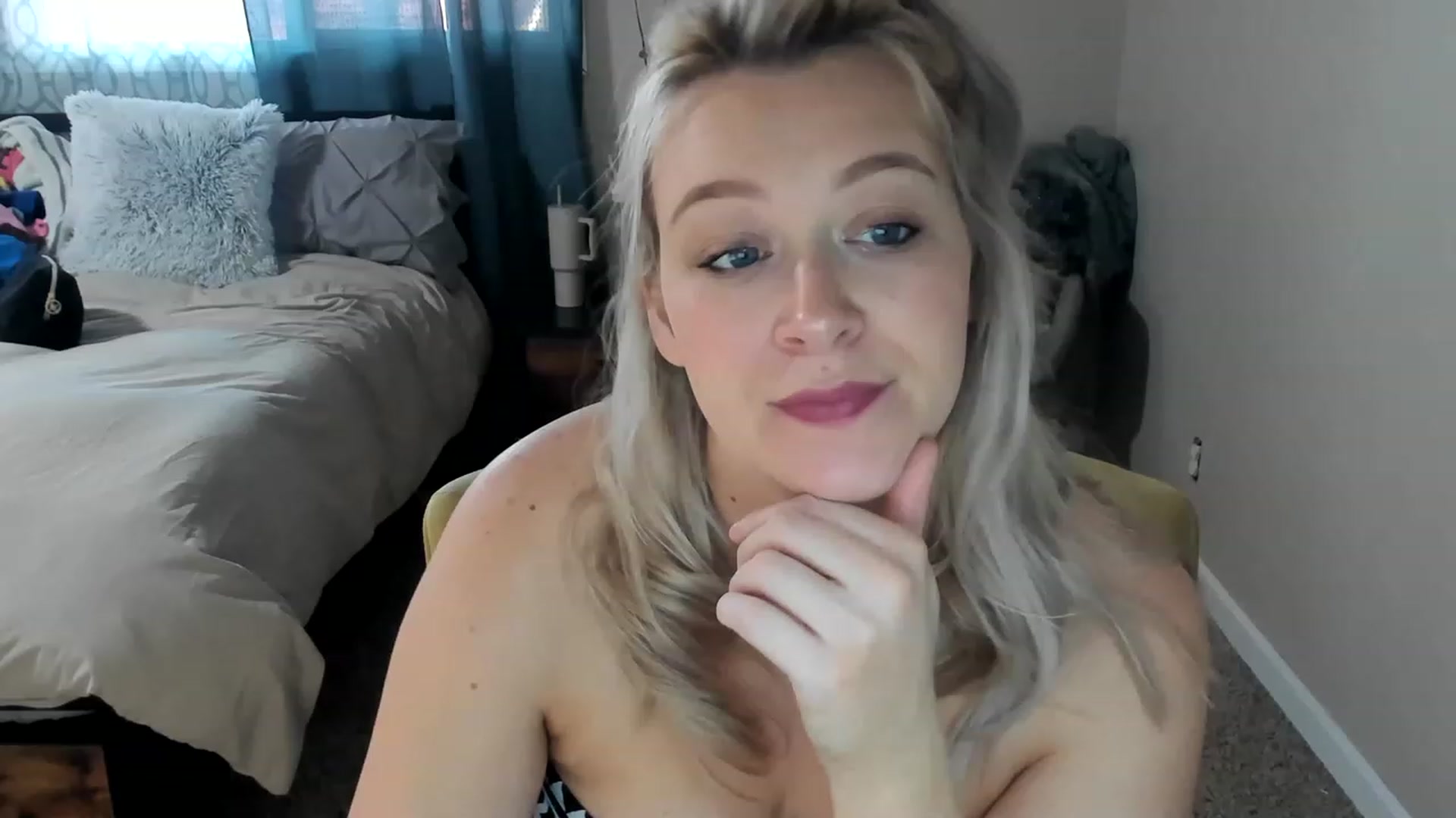 Gallery image thumbnail from ShylaMarie1's myfreecams stream on, 03/29/2023, 16:10 image 20 of 20