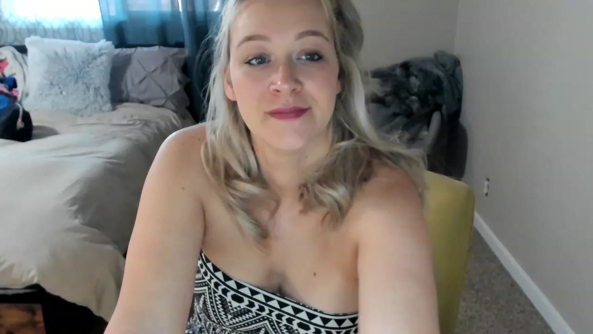 Gallery image thumbnail from ShylaMarie1's myfreecams stream on, 03/29/2023, 16:10 image 17 of 20