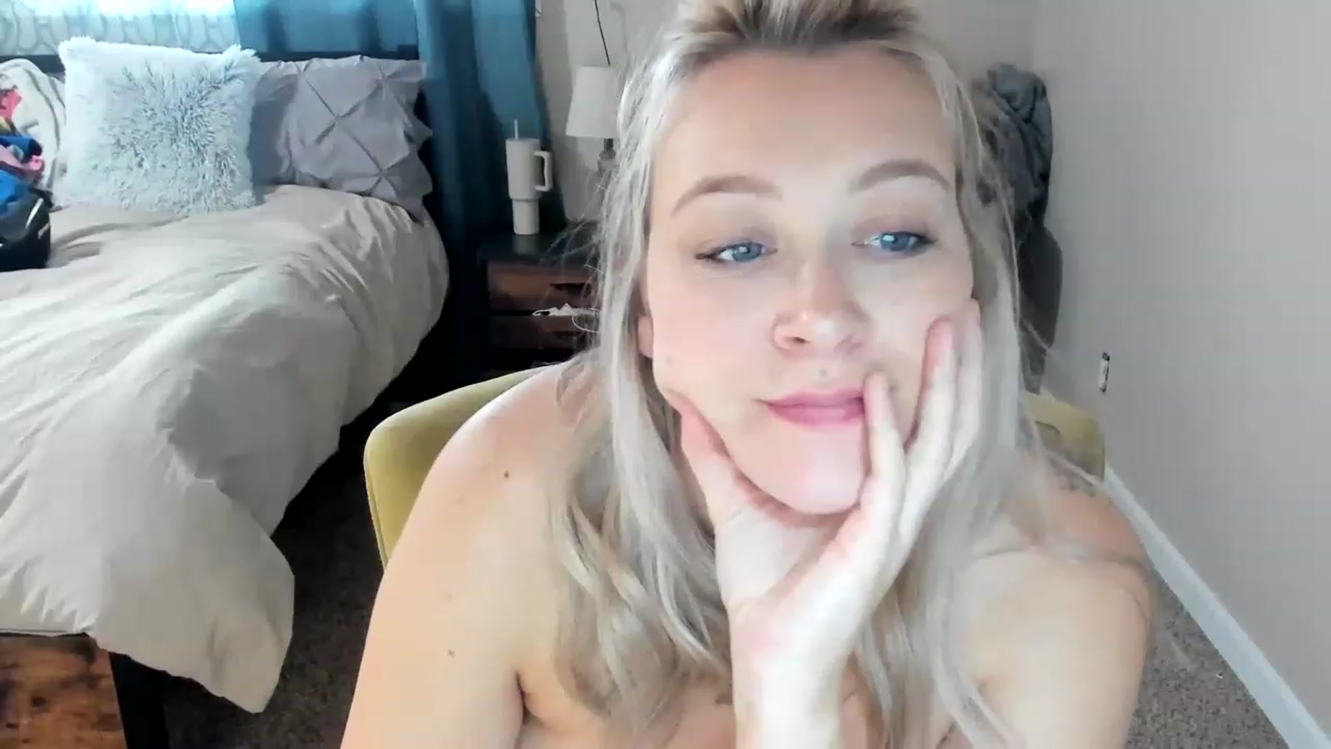 Gallery image thumbnail from ShylaMarie1's myfreecams stream on, 03/29/2023, 18:12 image 18 of 20