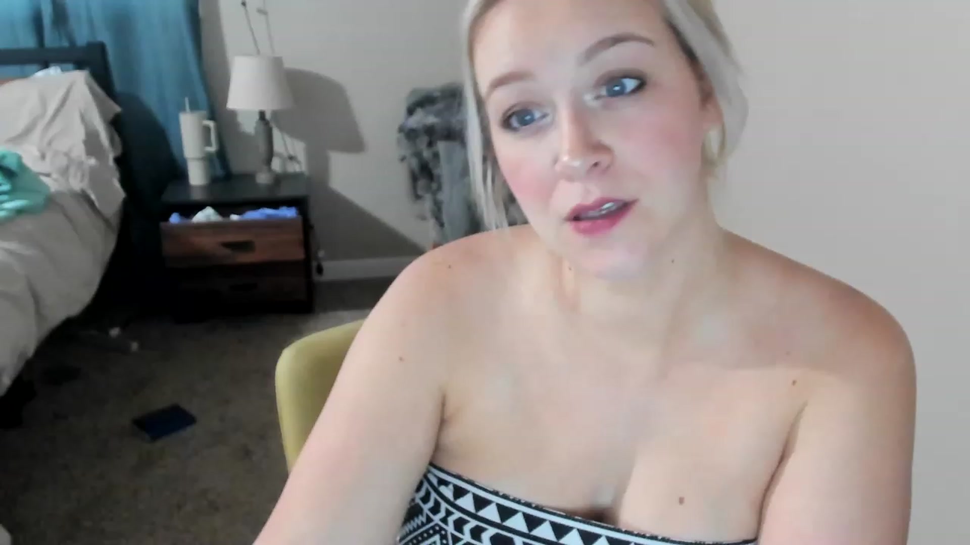 Gallery image thumbnail from ShylaMarie1's myfreecams stream on, 03/30/2023, 24:20 image 1 of 20