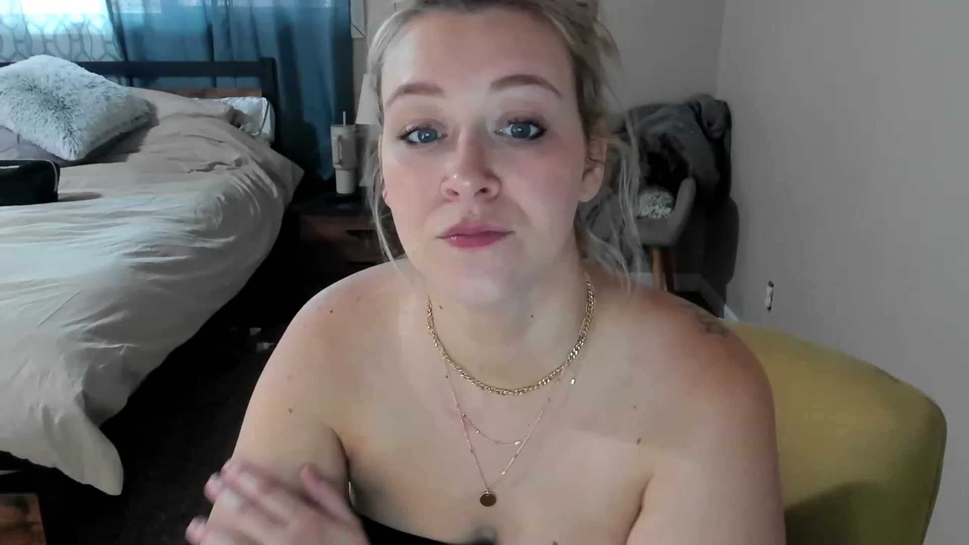 Gallery image thumbnail from ShylaMarie1's myfreecams stream on, 03/30/2023, 16:31 image 2 of 20