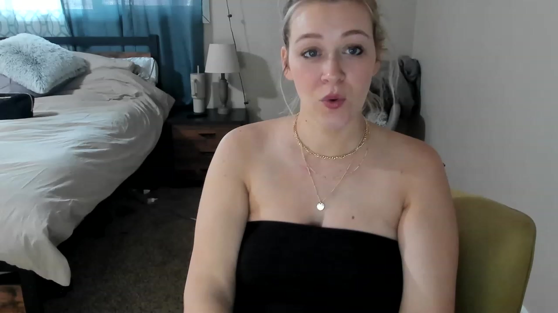 Gallery image thumbnail from ShylaMarie1's myfreecams stream on, 03/30/2023, 16:31 image 6 of 20