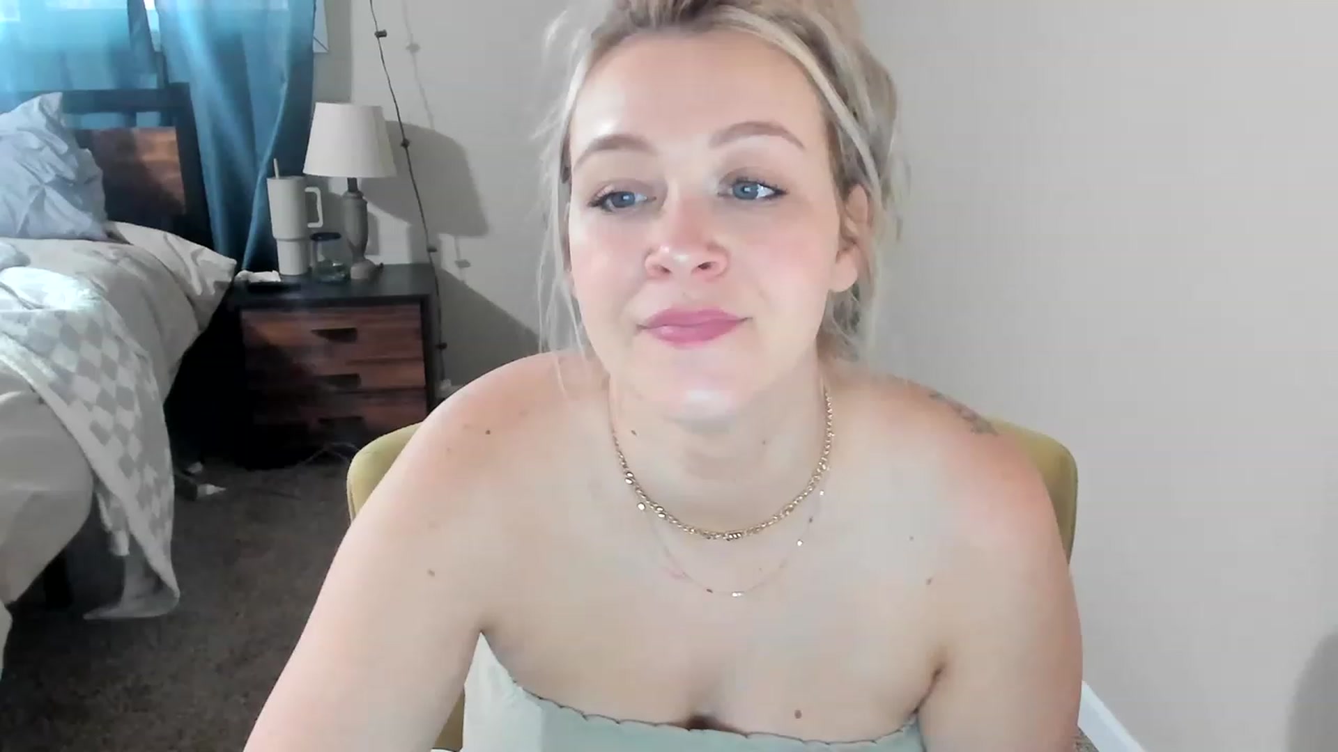 Gallery image thumbnail from ShylaMarie1's myfreecams stream on, 03/31/2023, 16:29 image 14 of 20