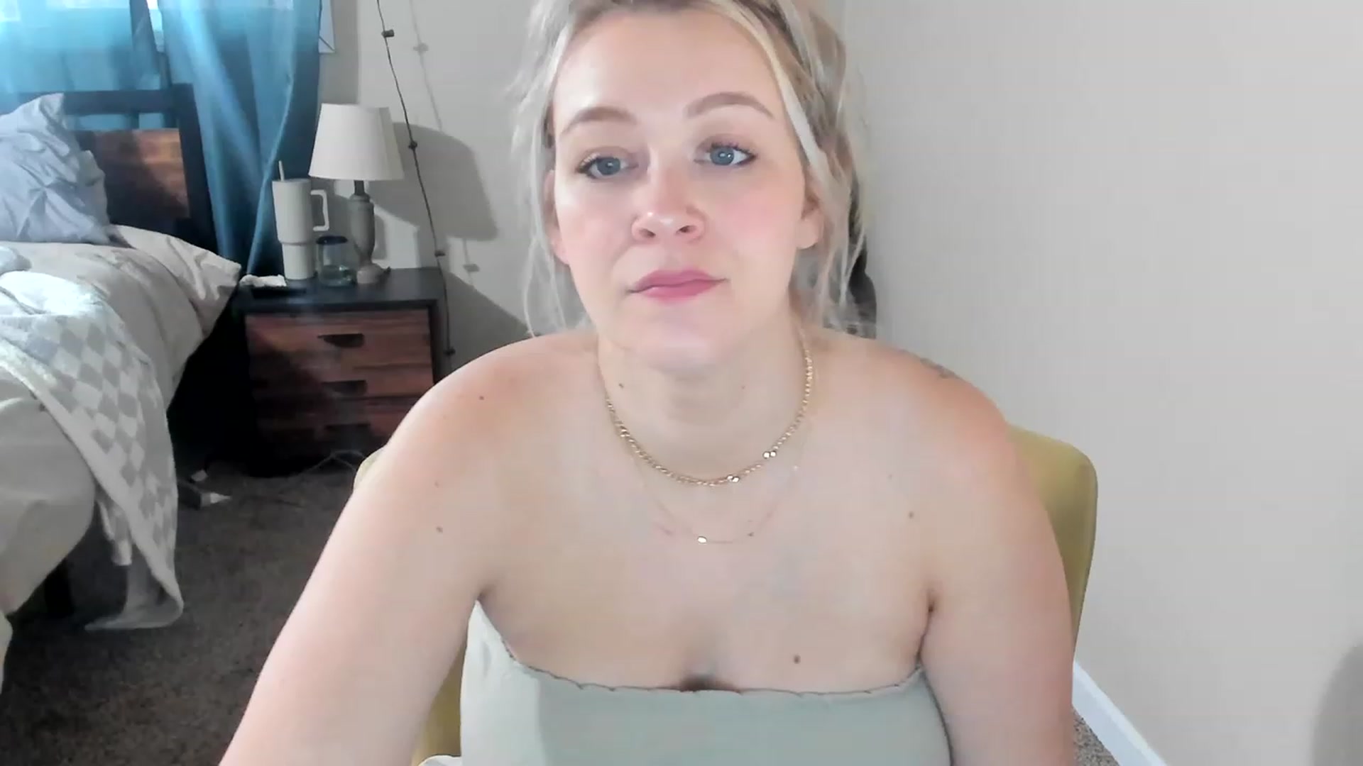 Gallery image thumbnail from ShylaMarie1's myfreecams stream on, 03/31/2023, 16:29 image 13 of 20