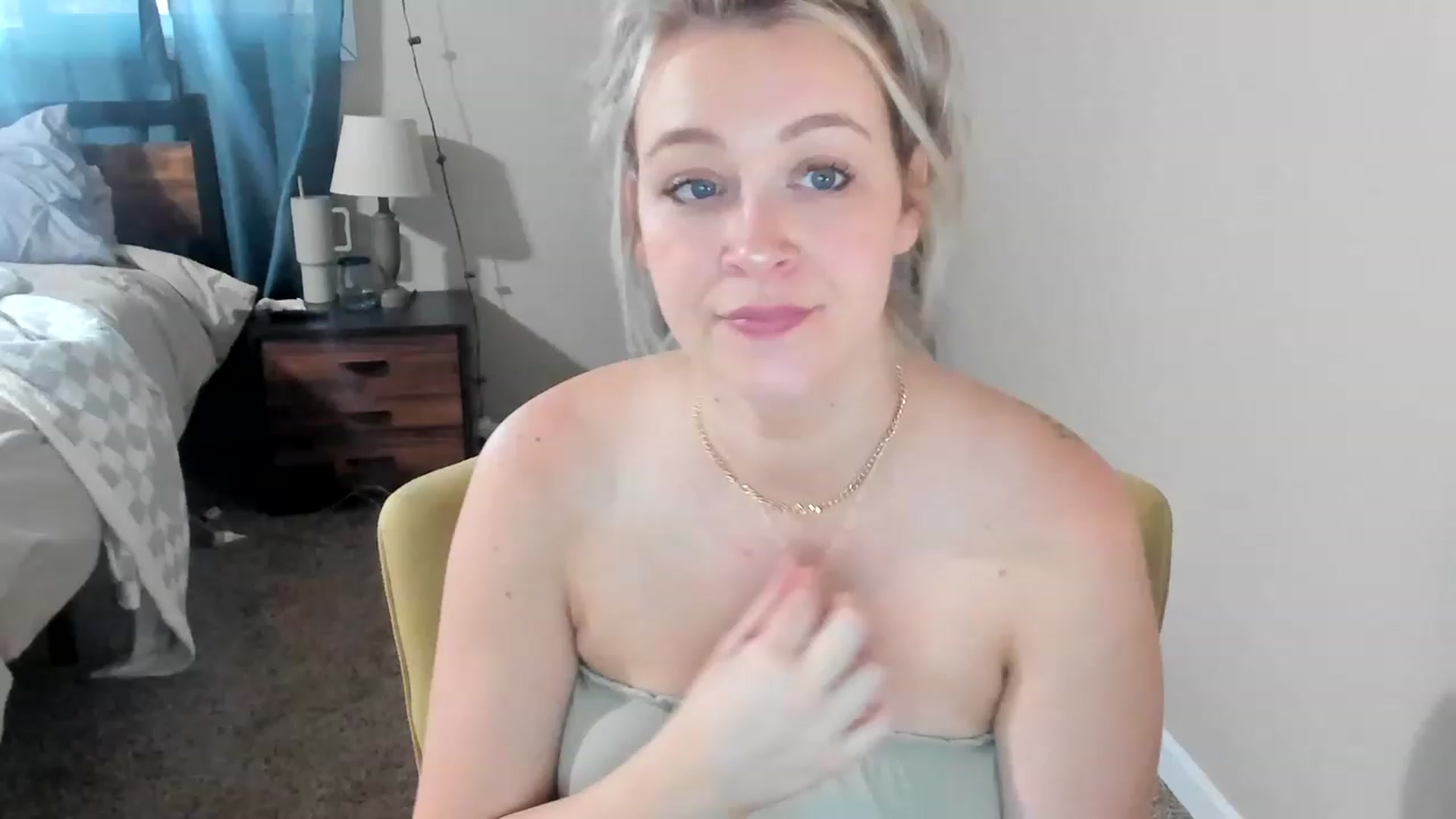 Gallery image thumbnail from ShylaMarie1's myfreecams stream on, 03/31/2023, 16:29 image 15 of 20