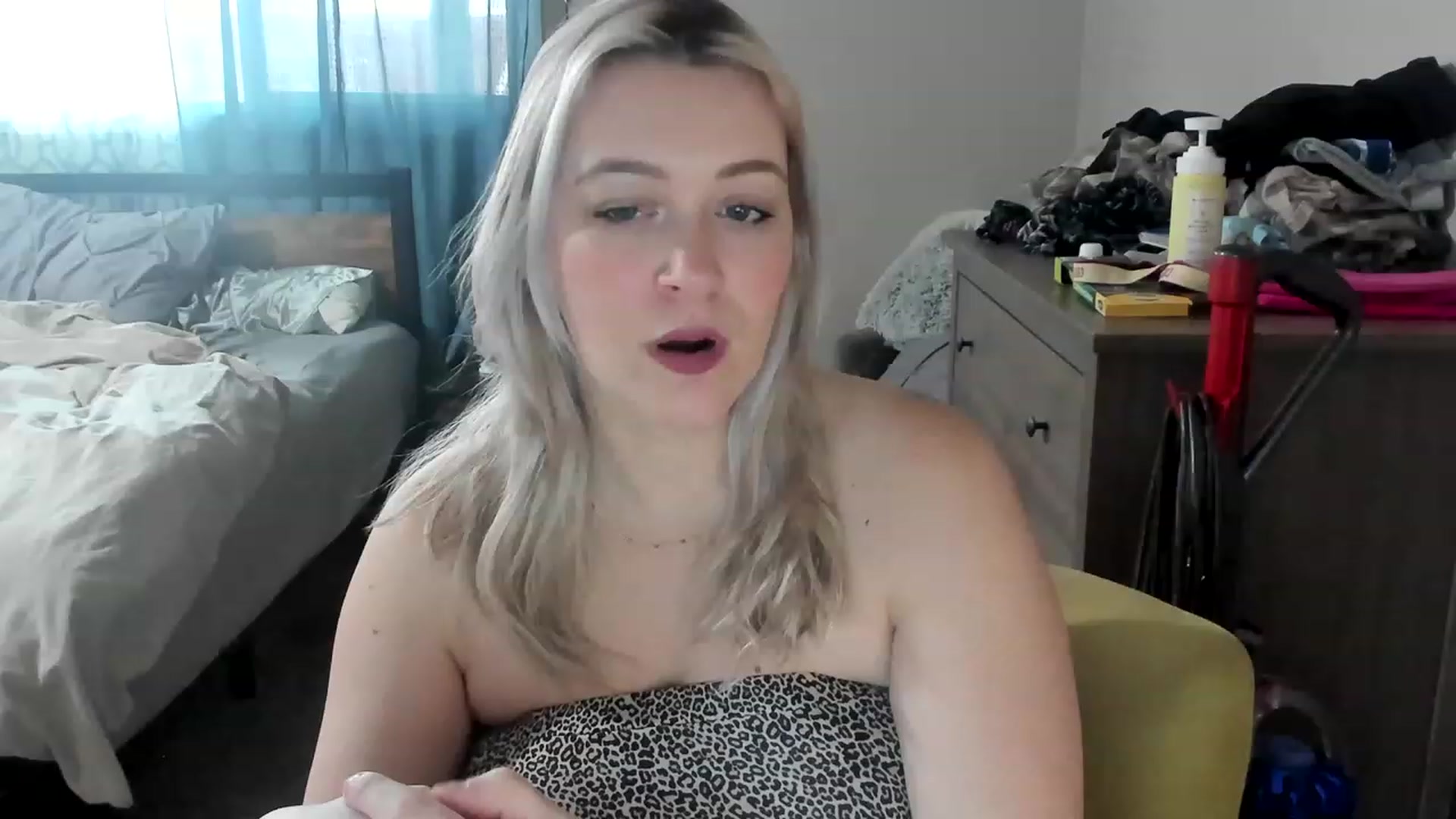 Gallery image thumbnail from ShylaMarie1's myfreecams stream on, 04/12/2023, 17:53 image 6 of 20