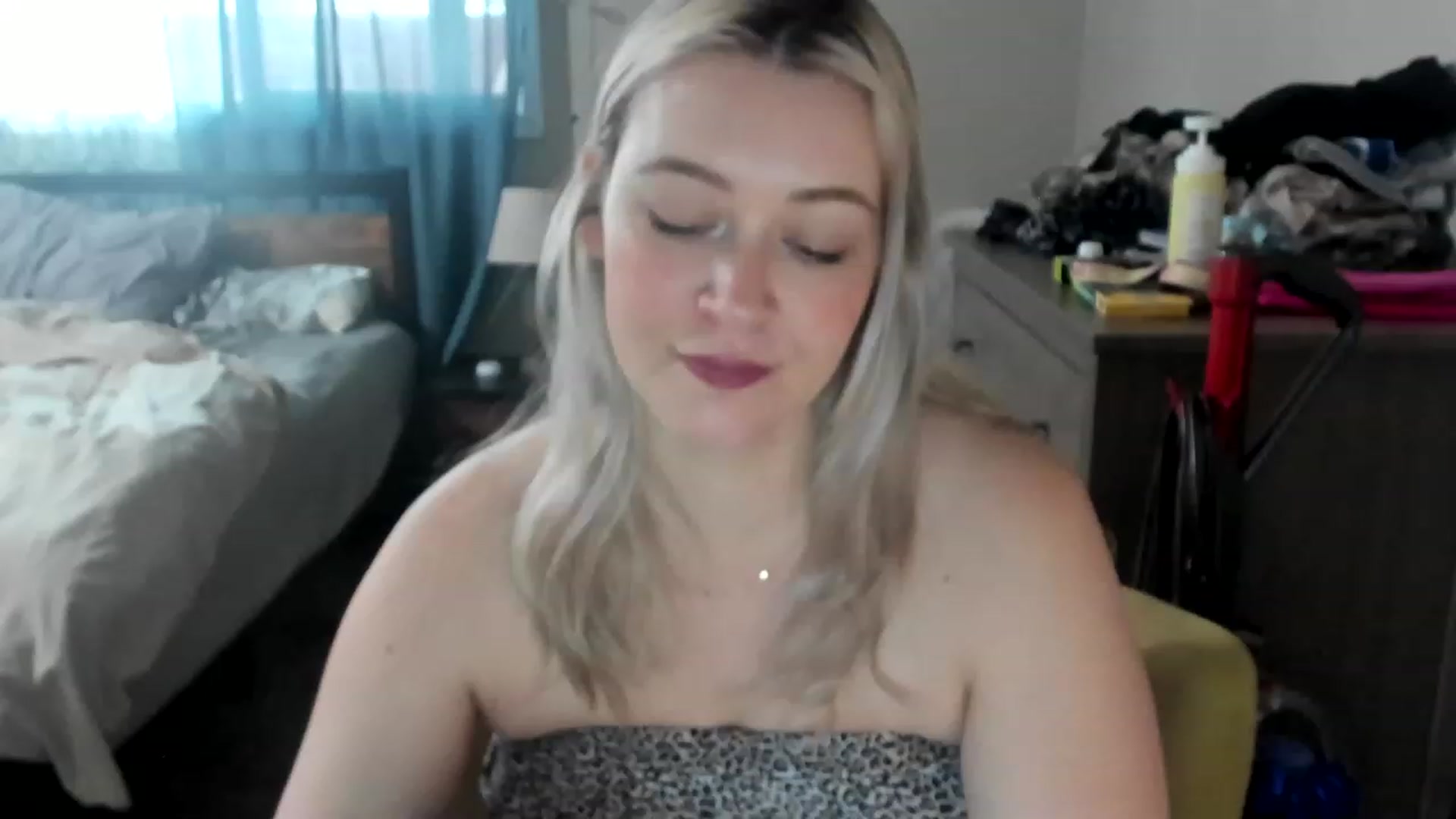 Gallery image thumbnail from ShylaMarie1's myfreecams stream on, 04/12/2023, 17:53 image 5 of 20