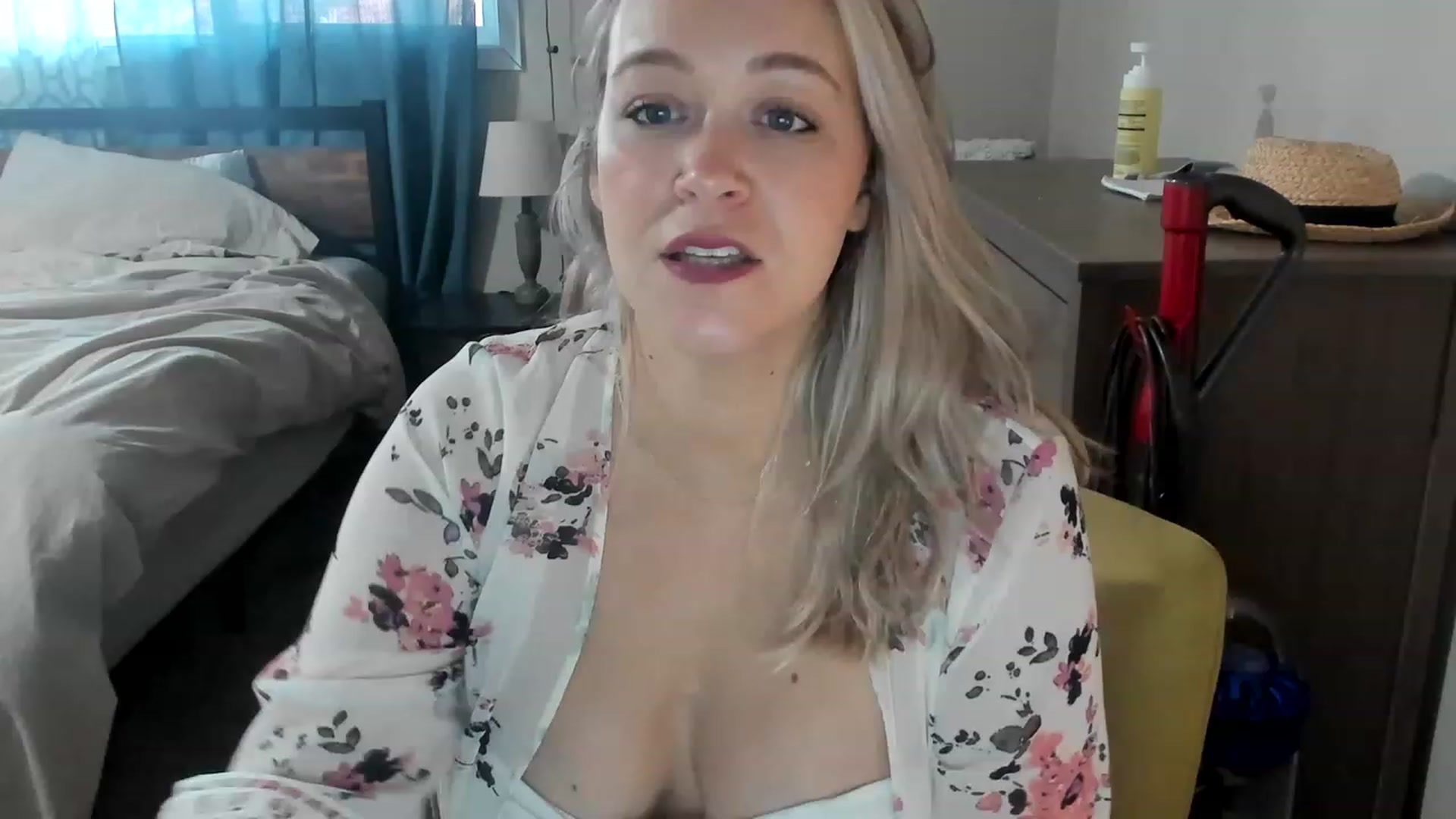 Gallery image thumbnail from ShylaMarie1's myfreecams stream on, 04/13/2023, 16:33 image 15 of 20