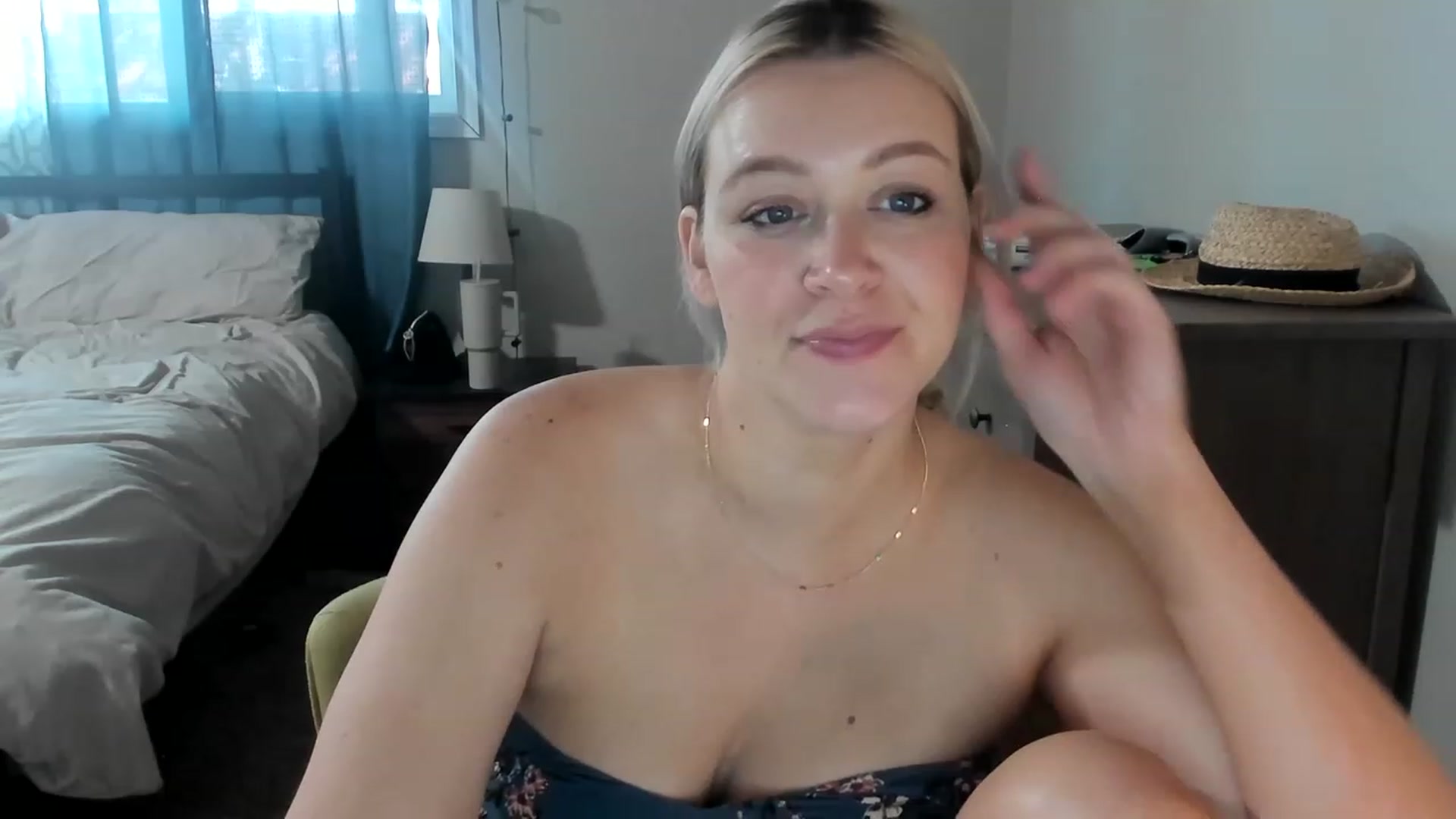 Gallery image thumbnail from ShylaMarie1's myfreecams stream on, 04/14/2023, 17:16 image 17 of 20