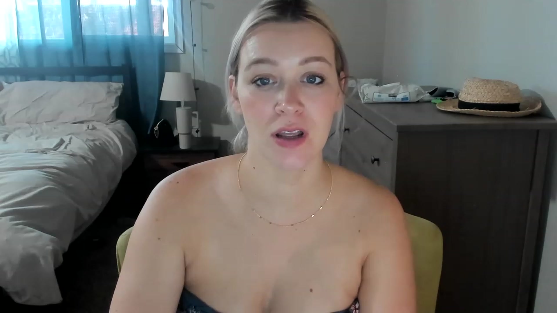 Gallery image thumbnail from ShylaMarie1's myfreecams stream on, 04/14/2023, 17:16 image 14 of 20