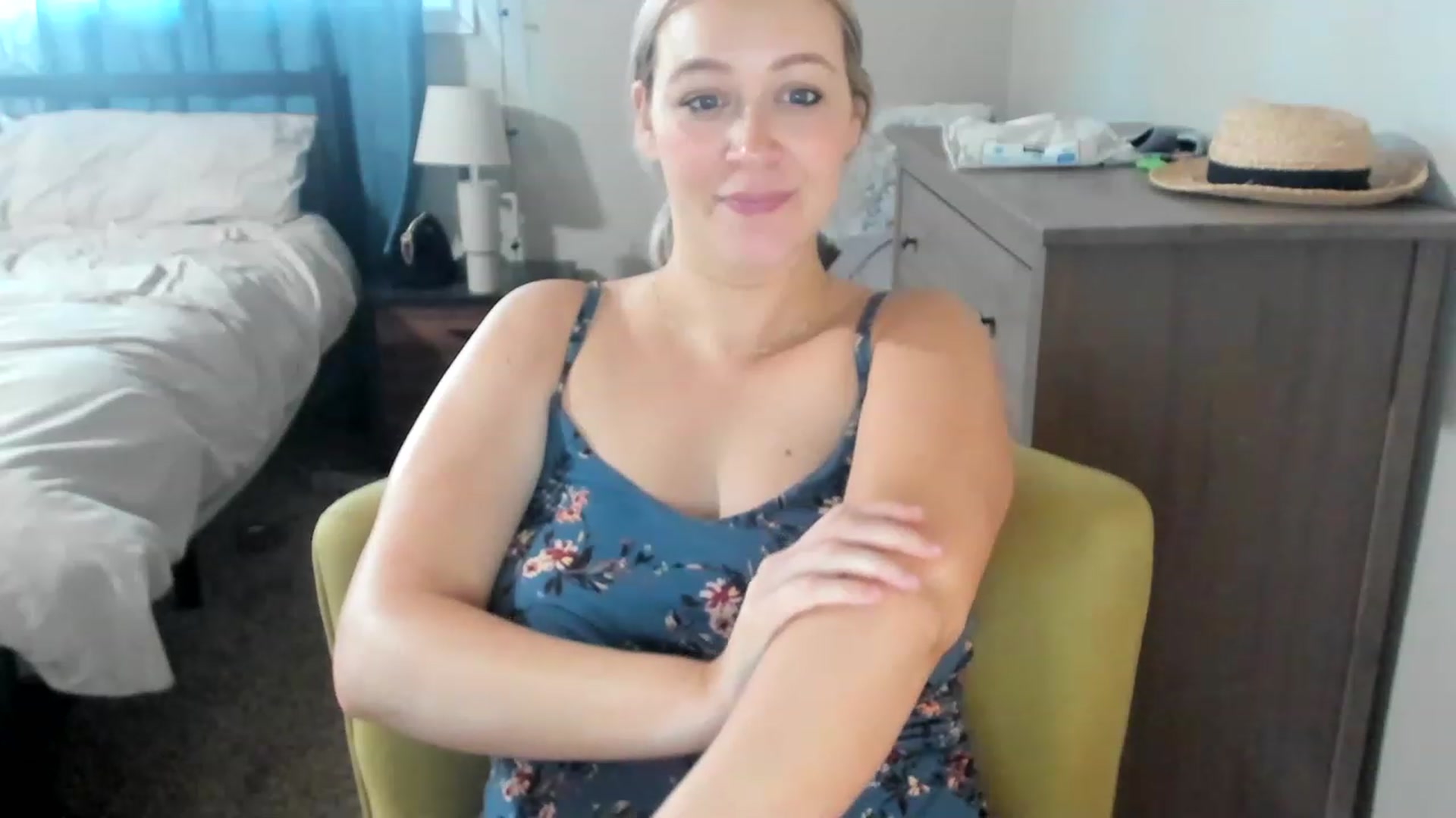 Gallery image thumbnail from ShylaMarie1's myfreecams stream on, 04/14/2023, 17:16 image 12 of 20