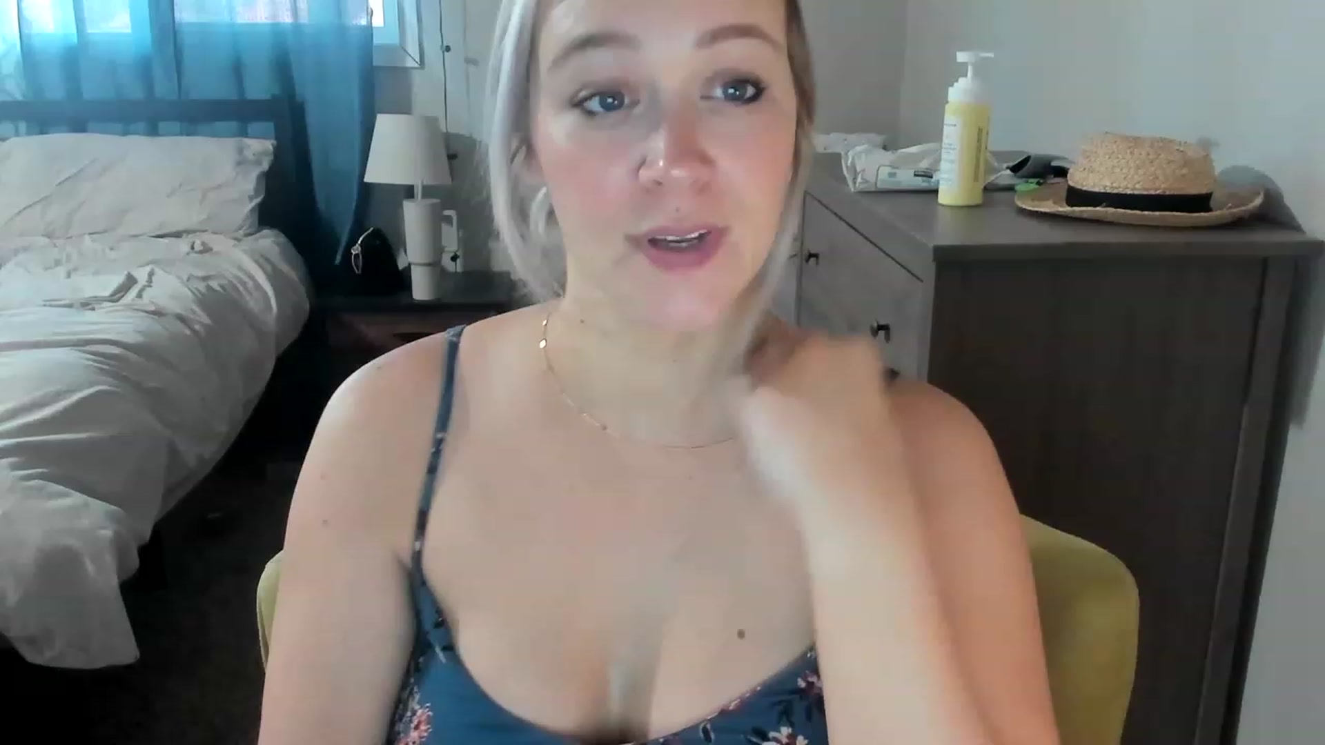Gallery image thumbnail from ShylaMarie1's myfreecams stream on, 04/14/2023, 17:16 image 1 of 20