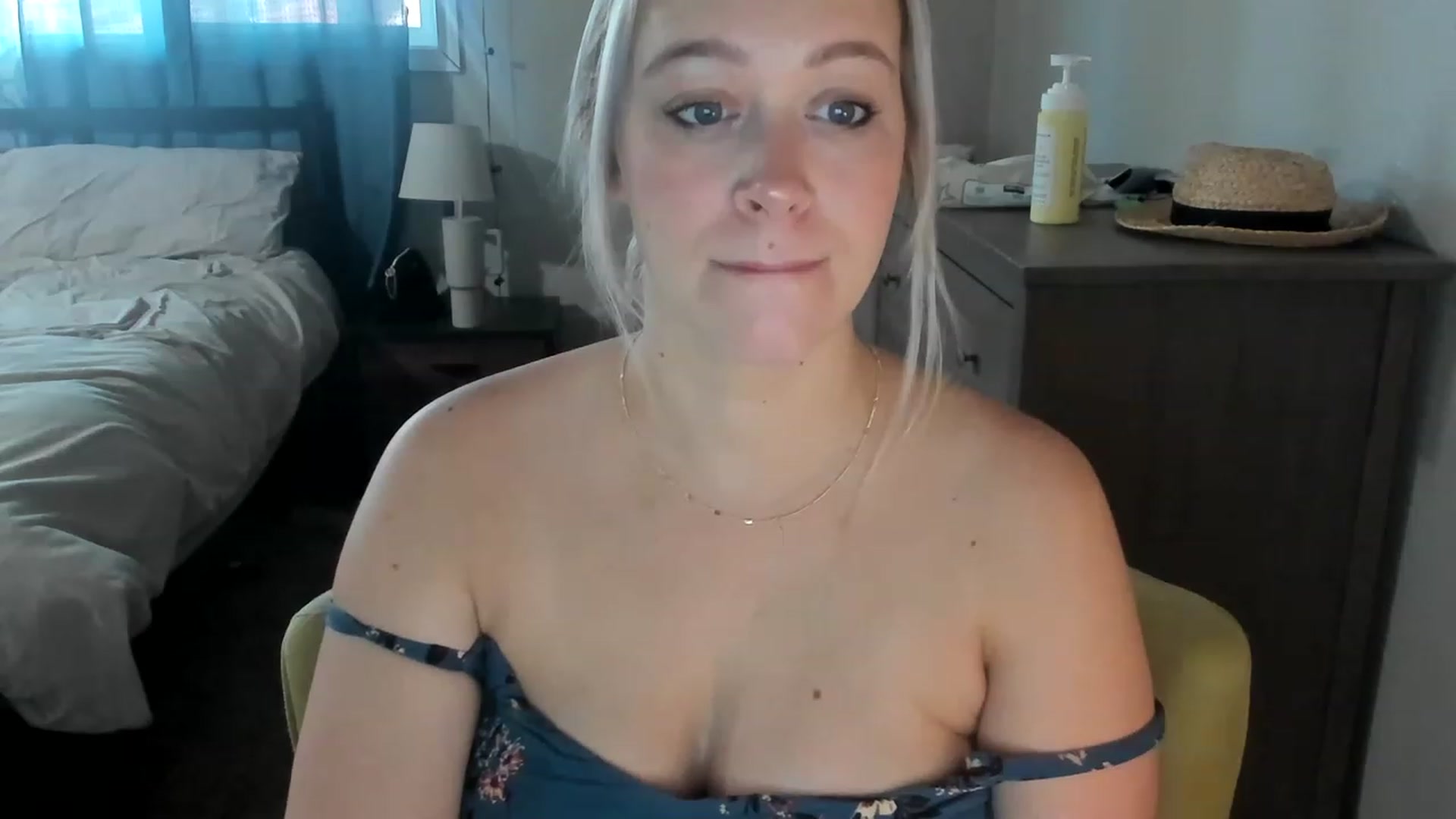 Gallery image thumbnail from ShylaMarie1's myfreecams stream on, 04/14/2023, 17:16 image 2 of 20