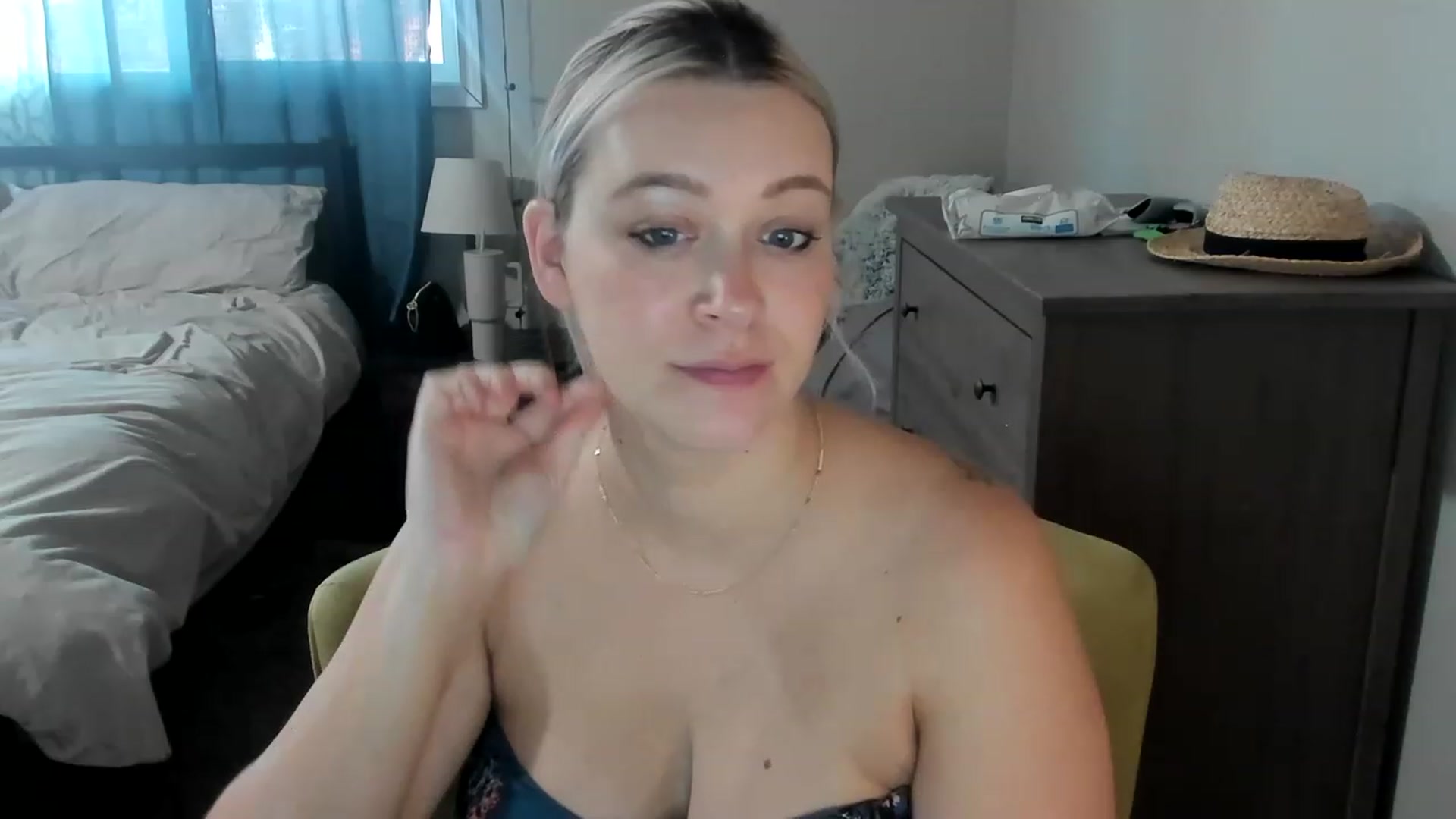Gallery image thumbnail from ShylaMarie1's myfreecams stream on, 04/14/2023, 17:16 image 20 of 20