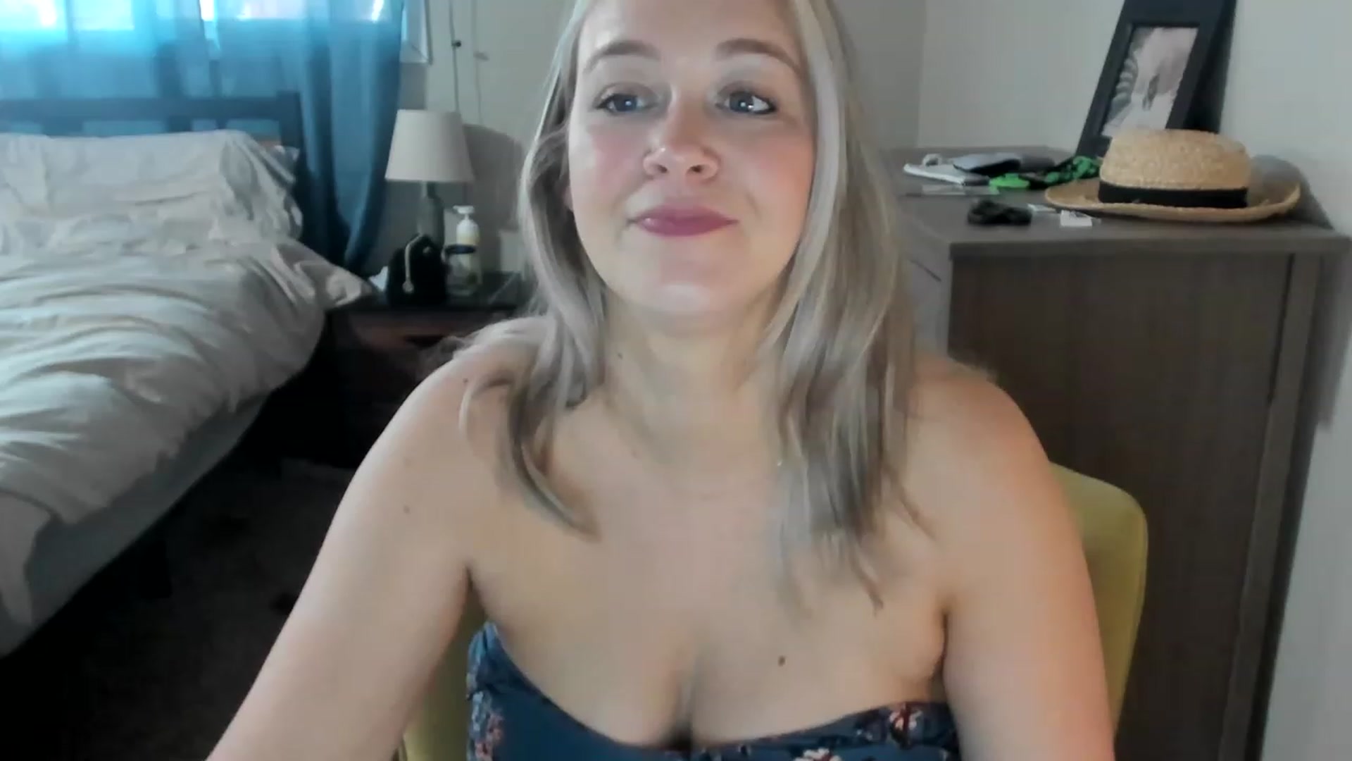 Gallery image thumbnail from ShylaMarie1's myfreecams stream on, 04/16/2023, 16:34 image 9 of 20