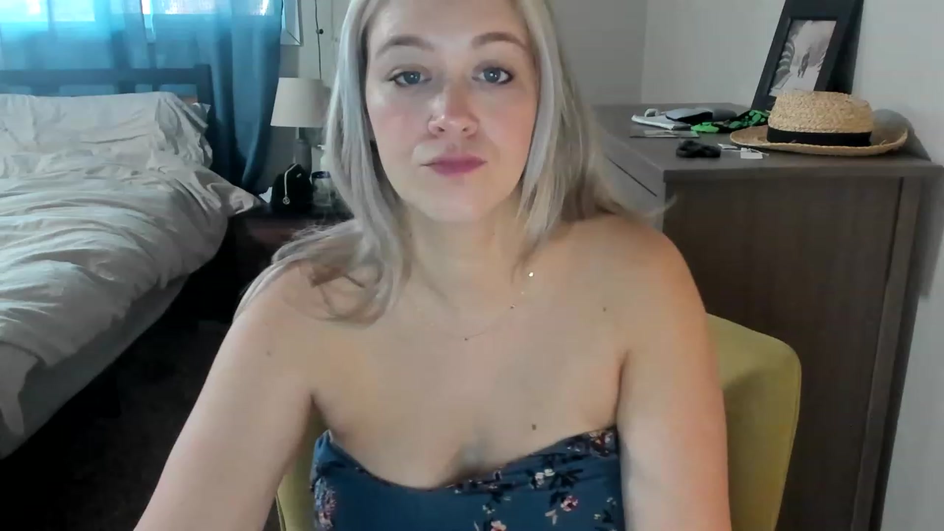 Gallery image thumbnail from ShylaMarie1's myfreecams stream on, 04/16/2023, 16:34 image 8 of 20
