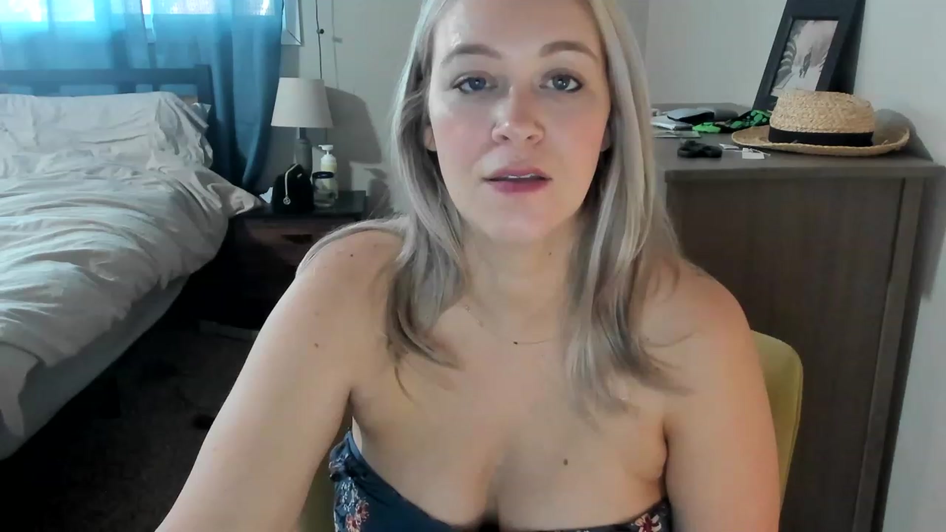 Gallery image thumbnail from ShylaMarie1's myfreecams stream on, 04/16/2023, 16:34 image 10 of 20