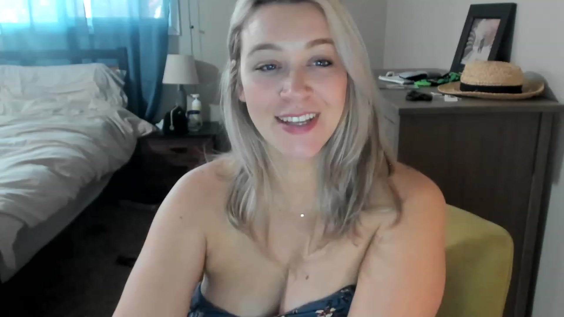 Gallery image thumbnail from ShylaMarie1's myfreecams stream on, 04/16/2023, 17:22 image 20 of 20
