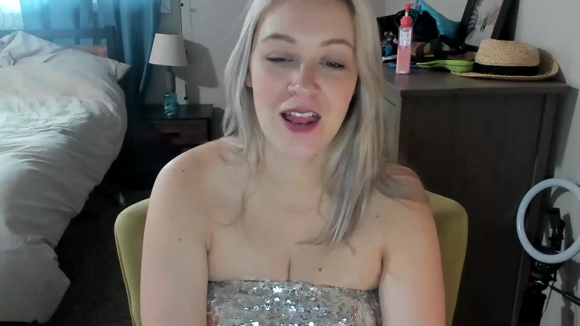 Gallery image thumbnail from ShylaMarie1's myfreecams stream on, 04/19/2023, 16:54 image 6 of 20