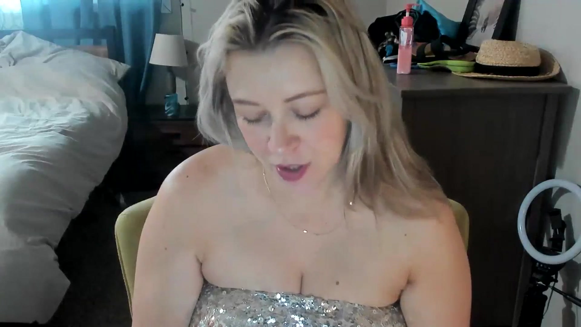 Gallery image thumbnail from ShylaMarie1's myfreecams stream on, 04/19/2023, 16:54 image 3 of 20