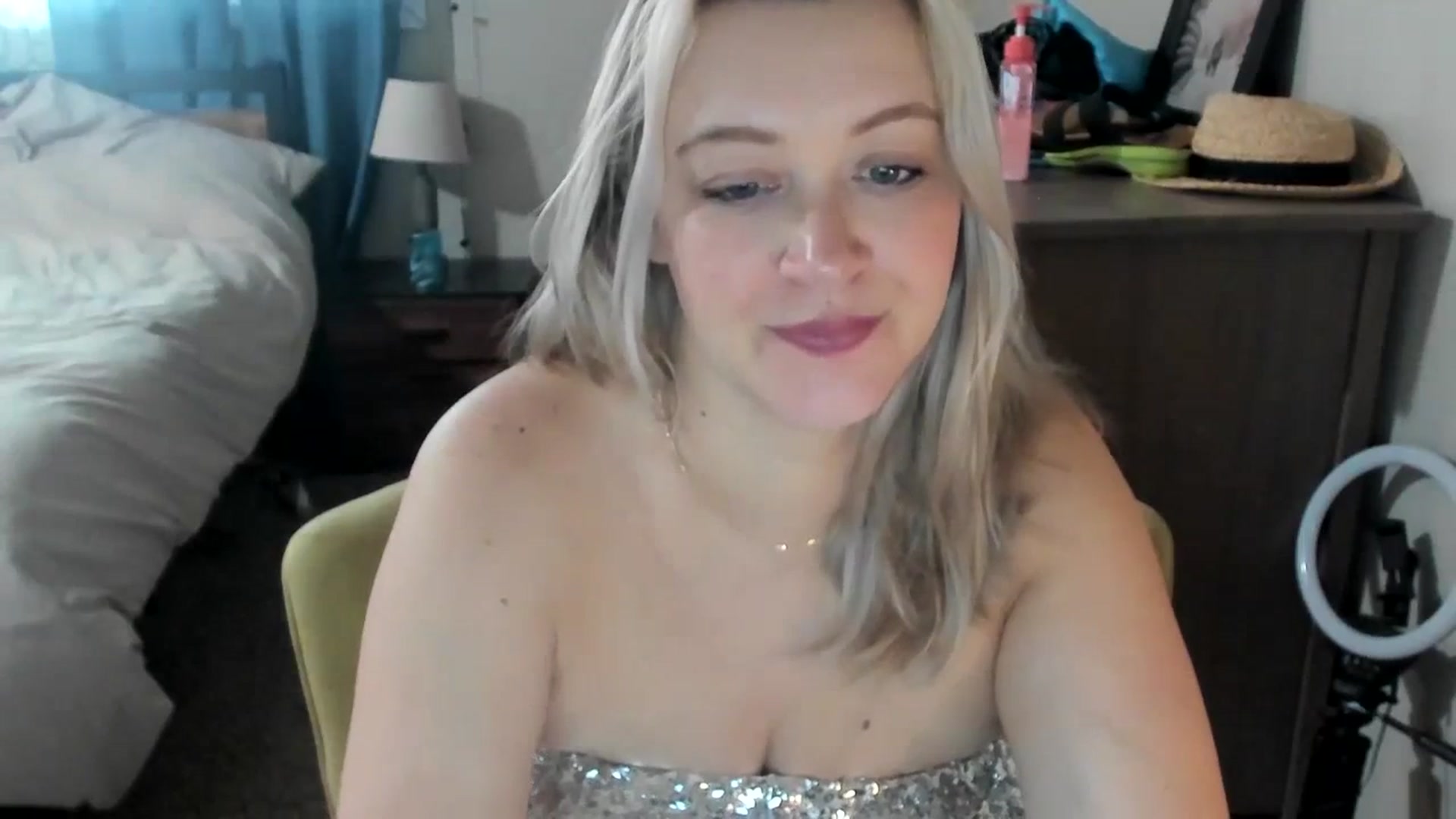 Gallery image thumbnail from ShylaMarie1's myfreecams stream on, 04/19/2023, 16:54 image 13 of 20