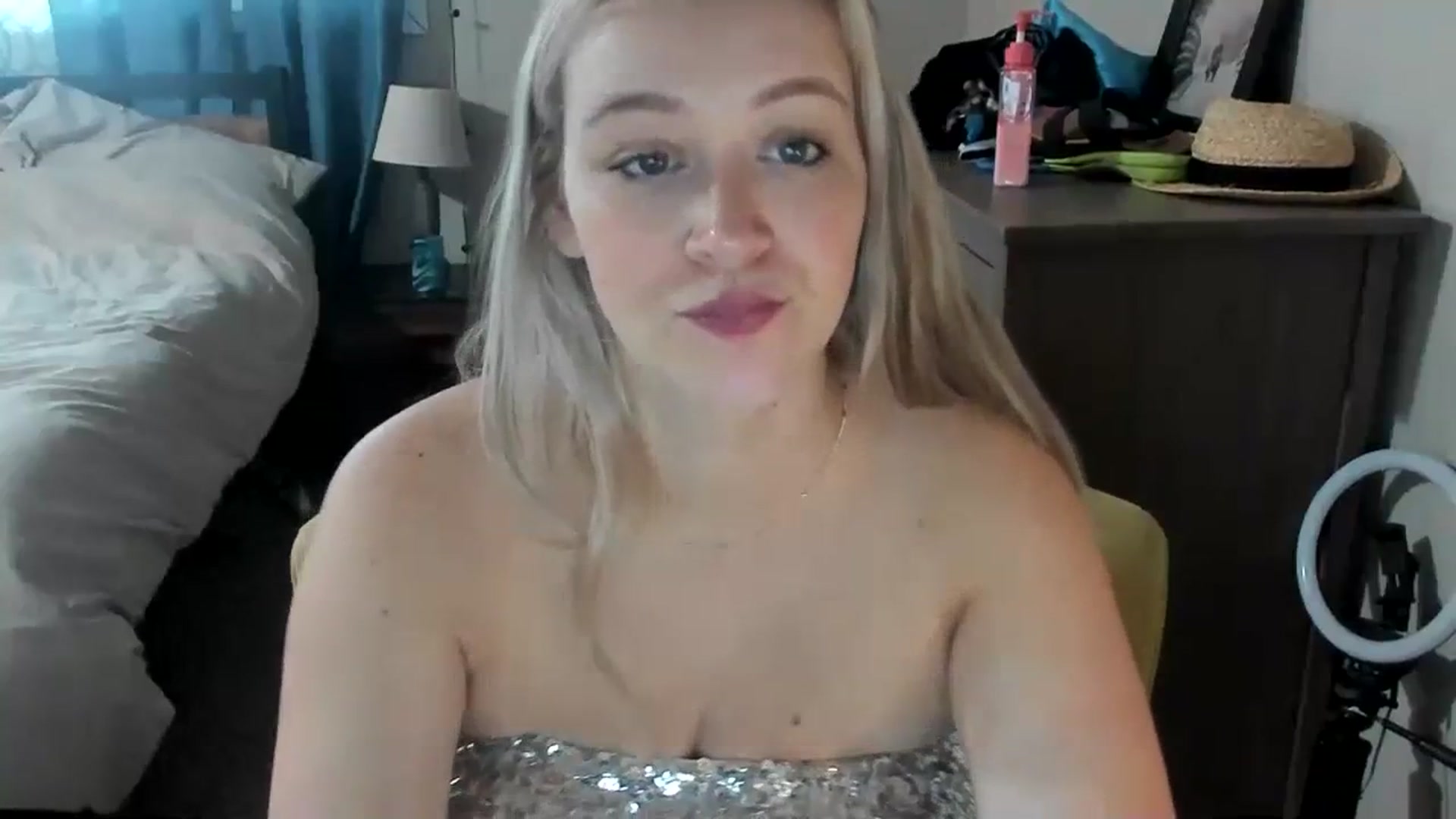 Gallery image thumbnail from ShylaMarie1's myfreecams stream on, 04/19/2023, 16:54 image 19 of 20