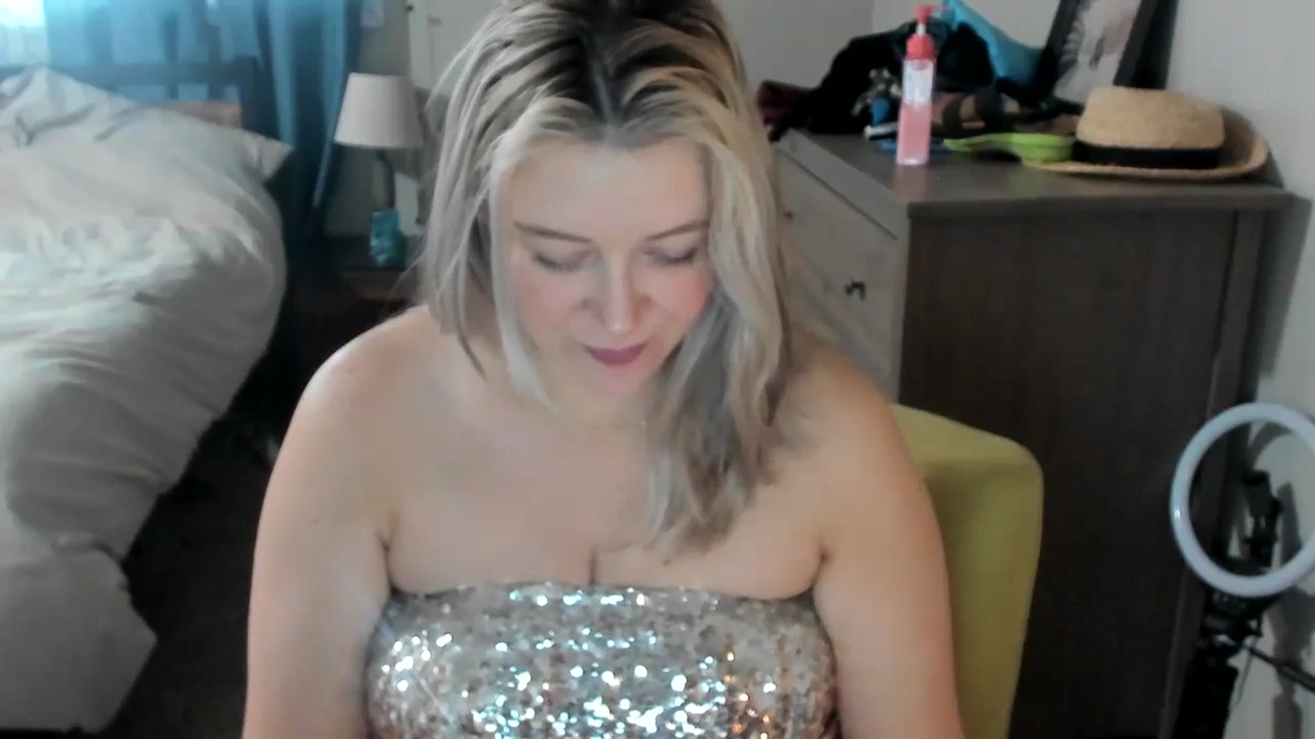 Gallery image thumbnail from ShylaMarie1's myfreecams stream on, 04/19/2023, 16:54 image 15 of 20