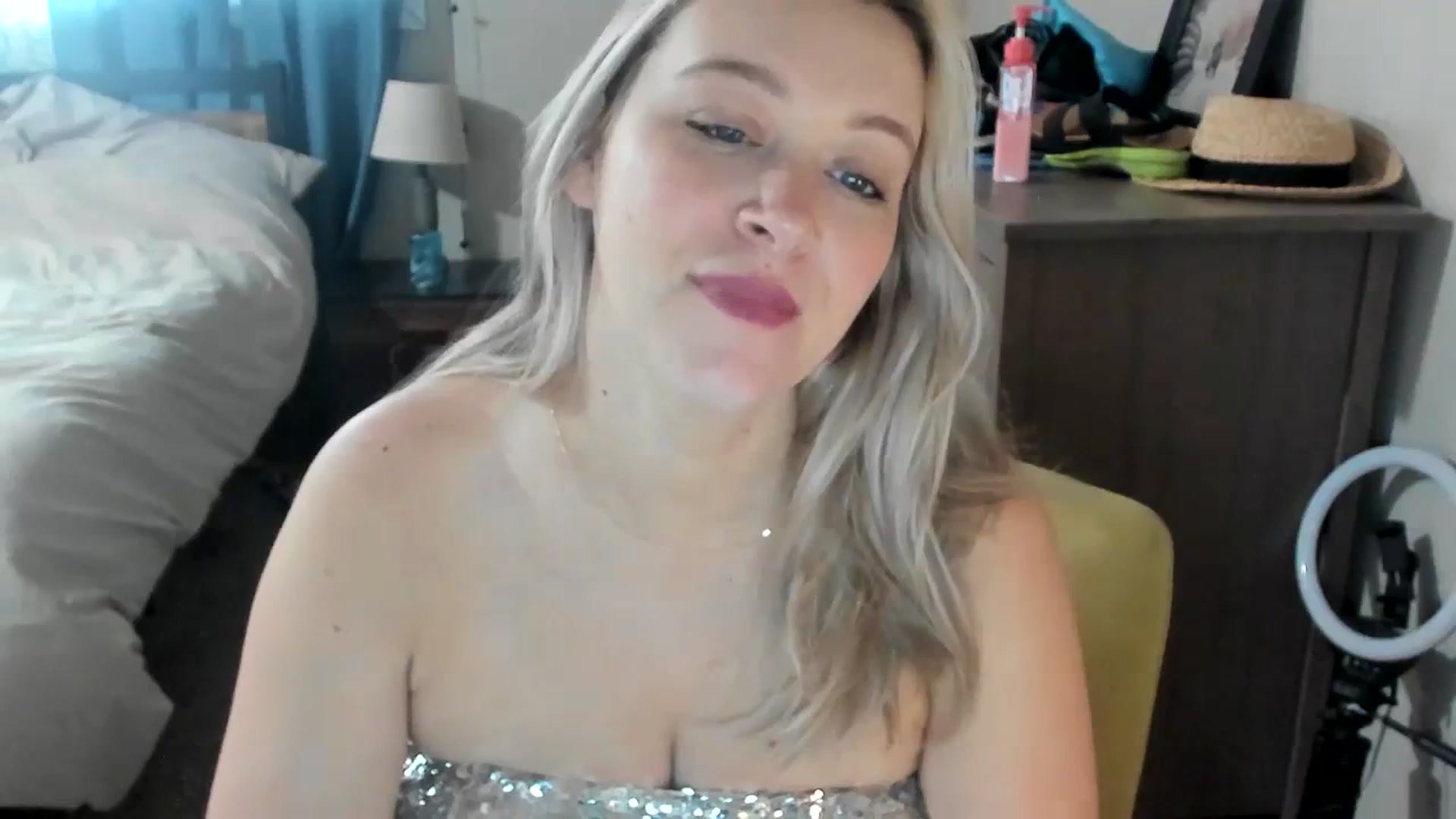 Gallery image thumbnail from ShylaMarie1's myfreecams stream on, 04/19/2023, 16:54 image 12 of 20