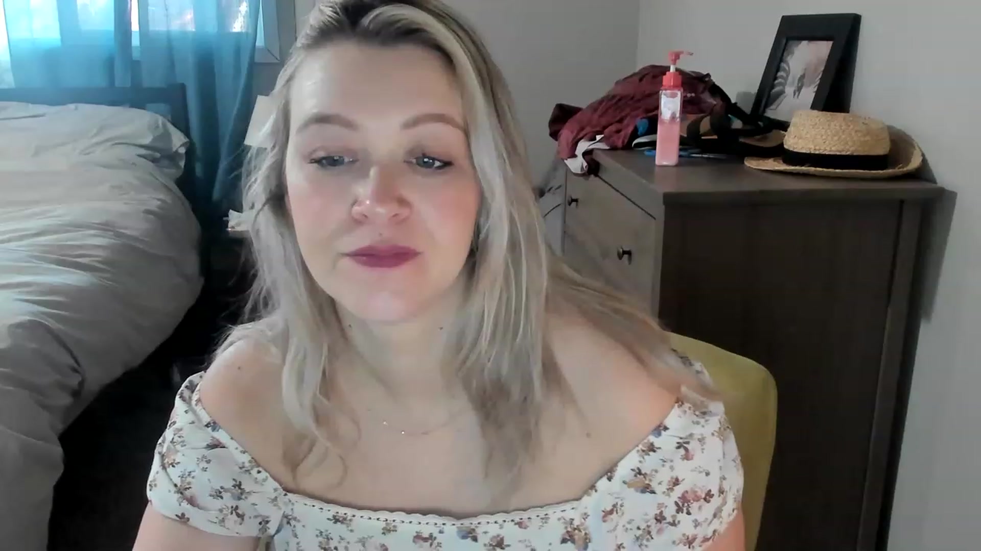 Gallery image thumbnail from ShylaMarie1's myfreecams stream on, 04/20/2023, 17:15 image 14 of 20