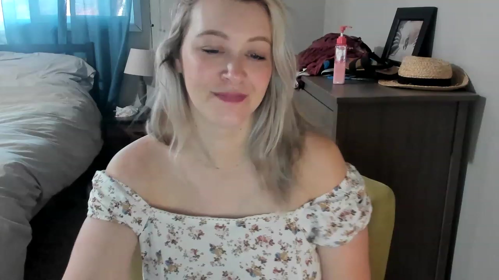 Gallery image thumbnail from ShylaMarie1's myfreecams stream on, 04/20/2023, 17:15 image 5 of 20