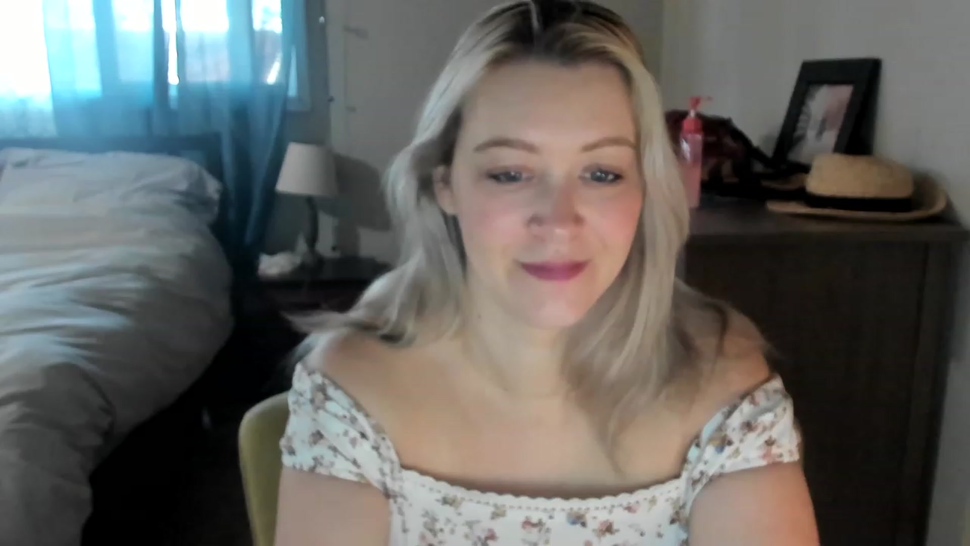 Gallery image thumbnail from ShylaMarie1's myfreecams stream on, 04/20/2023, 17:15 image 1 of 20