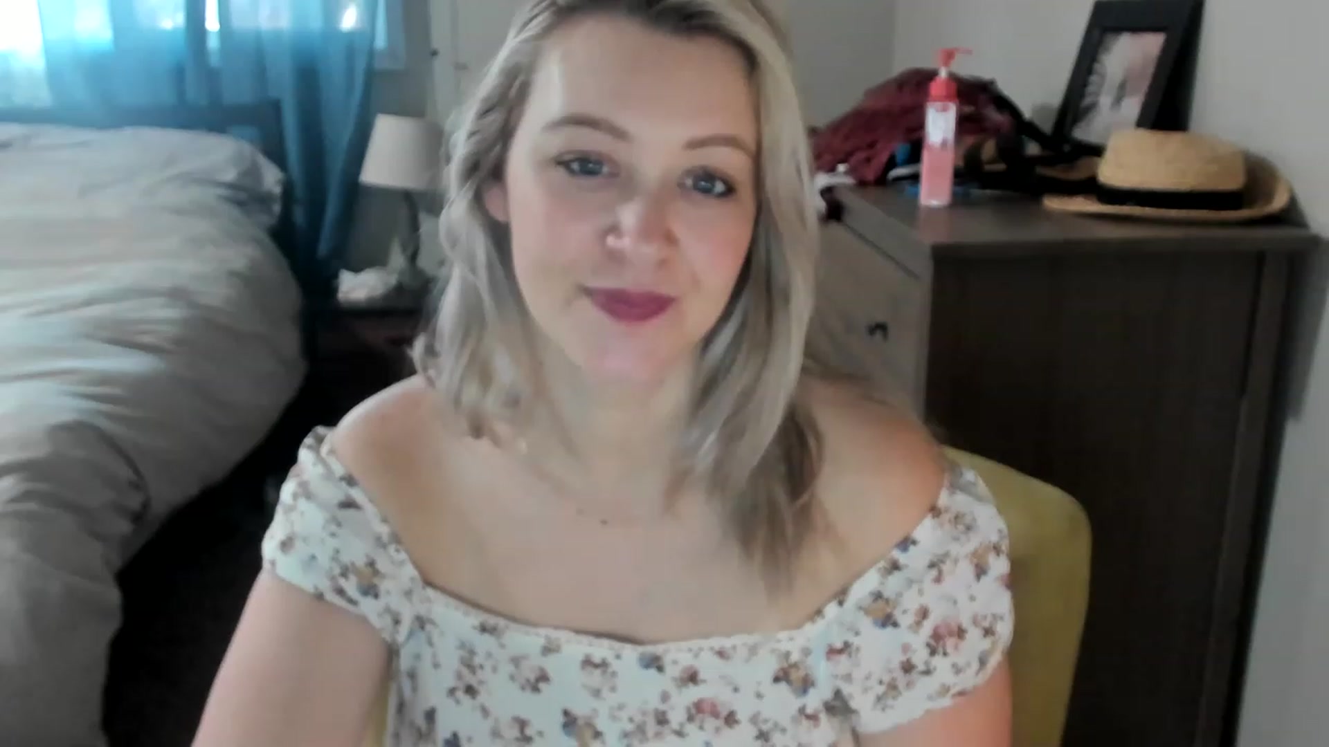 Gallery image thumbnail from ShylaMarie1's myfreecams stream on, 04/20/2023, 17:15 image 19 of 20