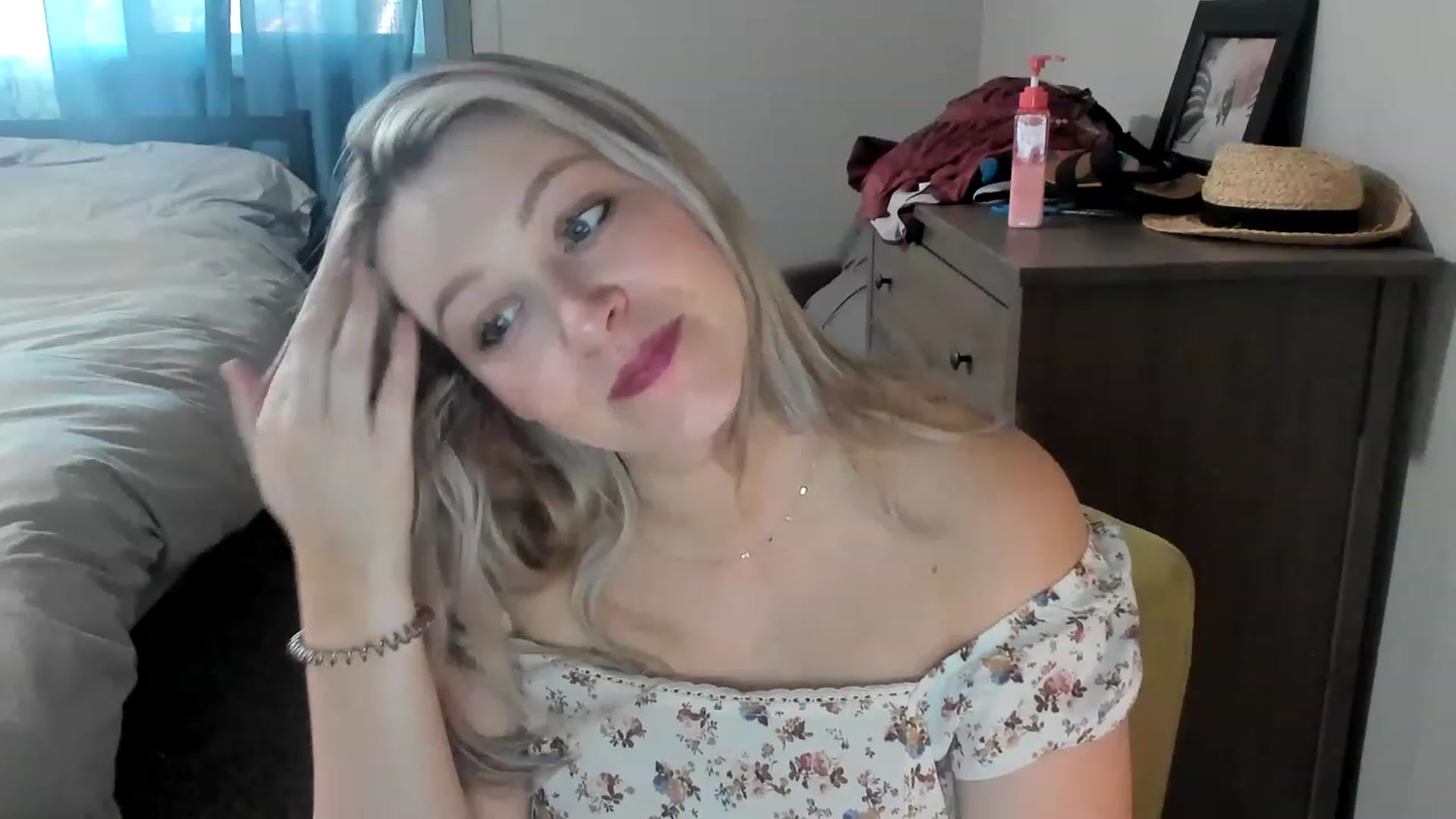 Gallery image thumbnail from ShylaMarie1's myfreecams stream on, 04/20/2023, 17:15 image 18 of 20