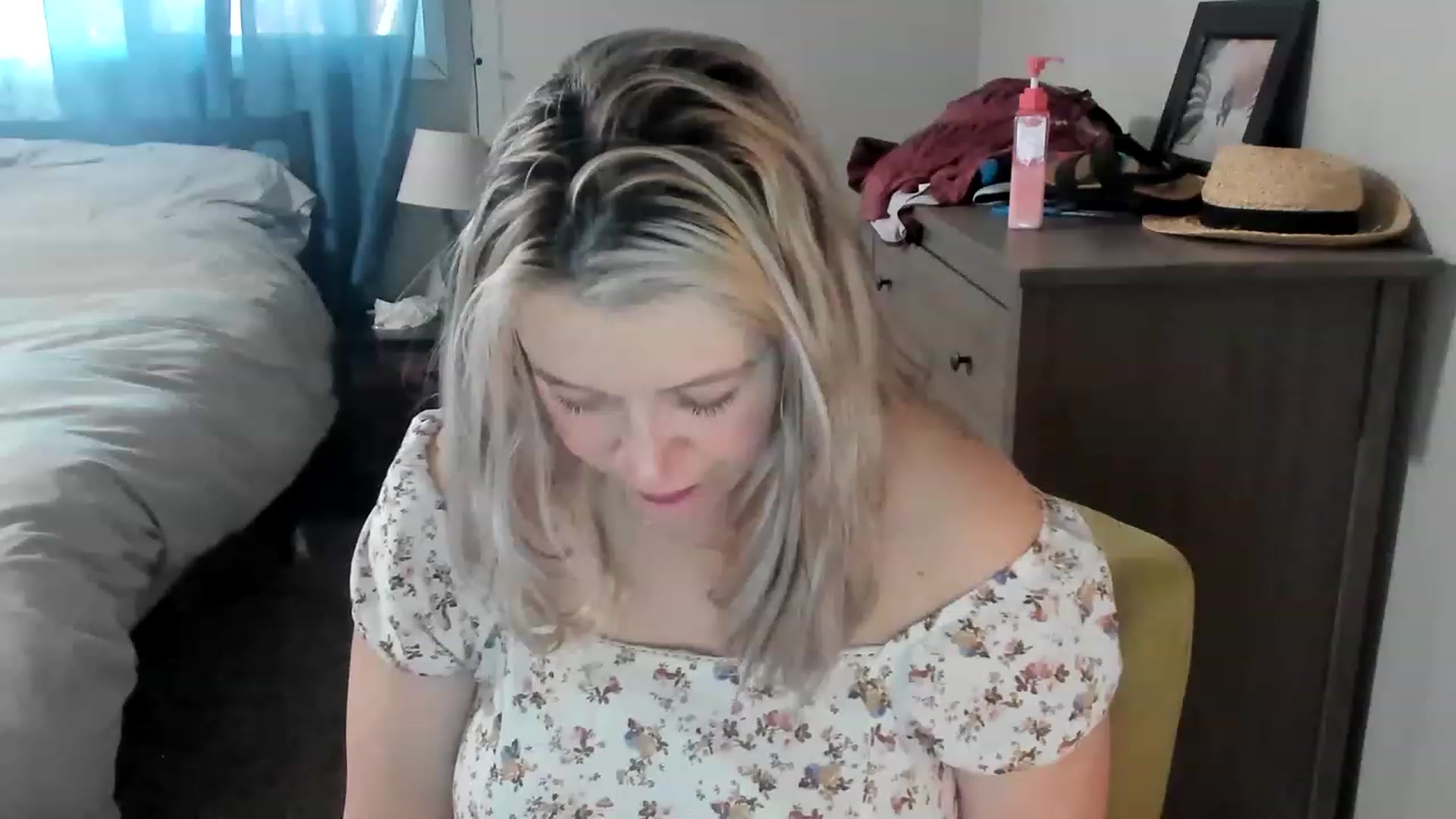 Gallery image thumbnail from ShylaMarie1's myfreecams stream on, 04/20/2023, 17:15 image 17 of 20