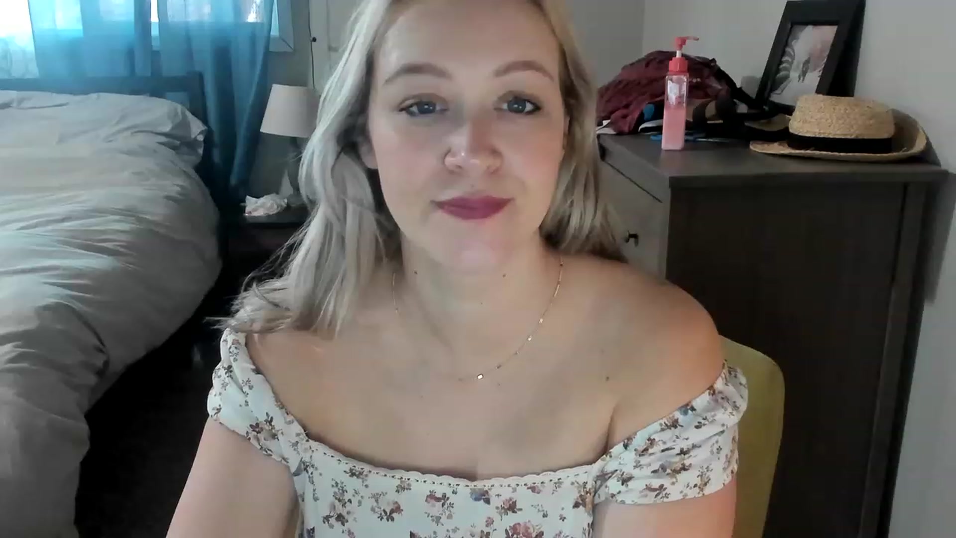 Gallery image thumbnail from ShylaMarie1's myfreecams stream on, 04/20/2023, 17:15 image 15 of 20