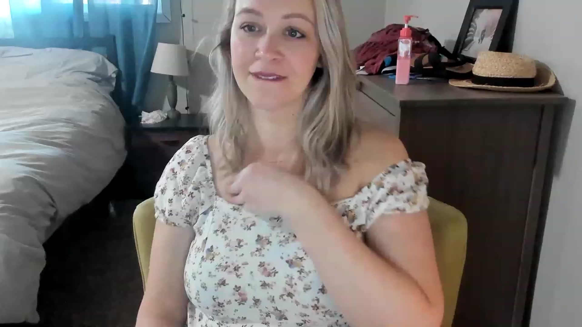 Gallery image thumbnail from ShylaMarie1's myfreecams stream on, 04/20/2023, 17:15 image 20 of 20