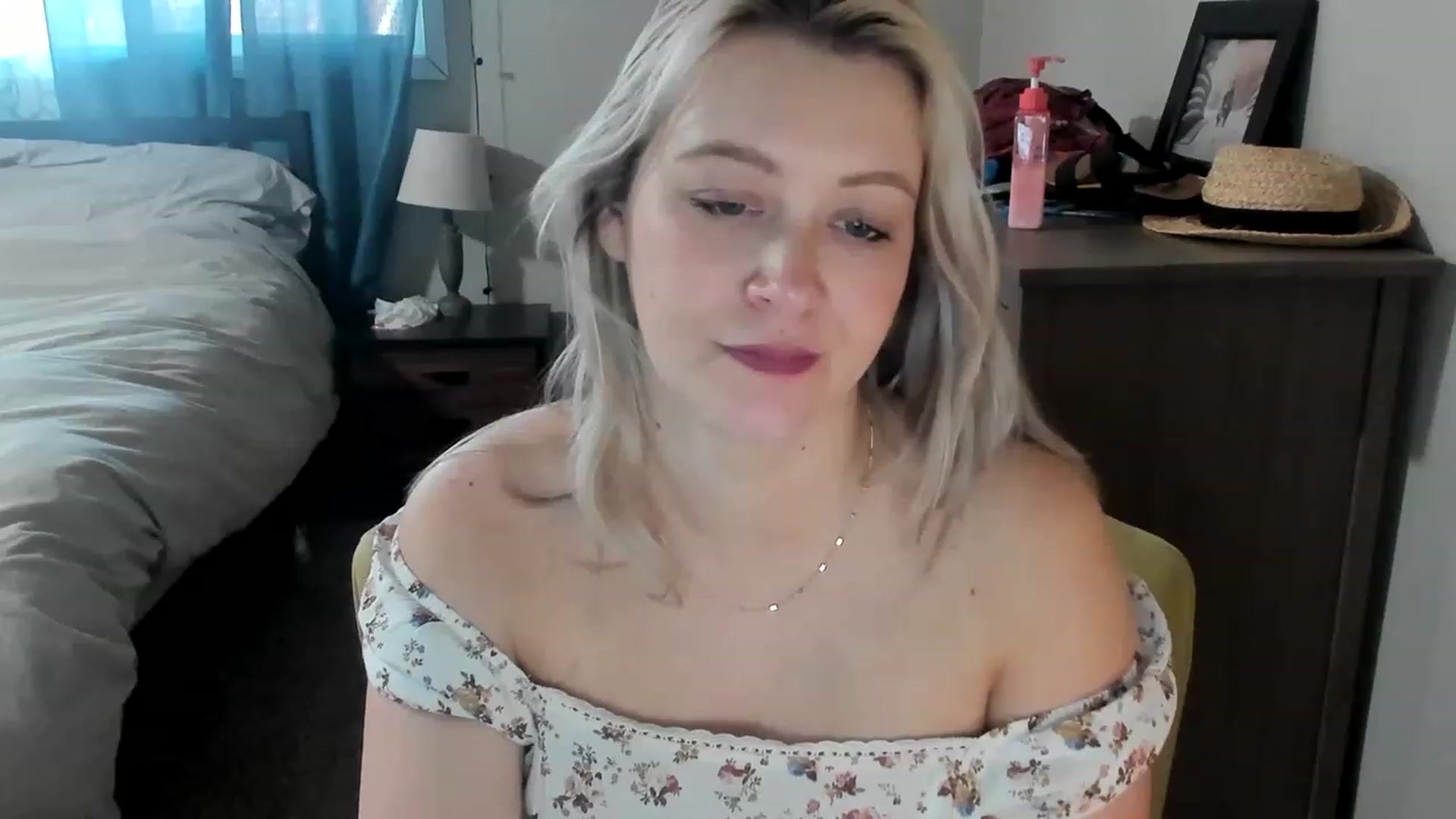 Gallery image thumbnail from ShylaMarie1's myfreecams stream on, 04/20/2023, 17:15 image 16 of 20